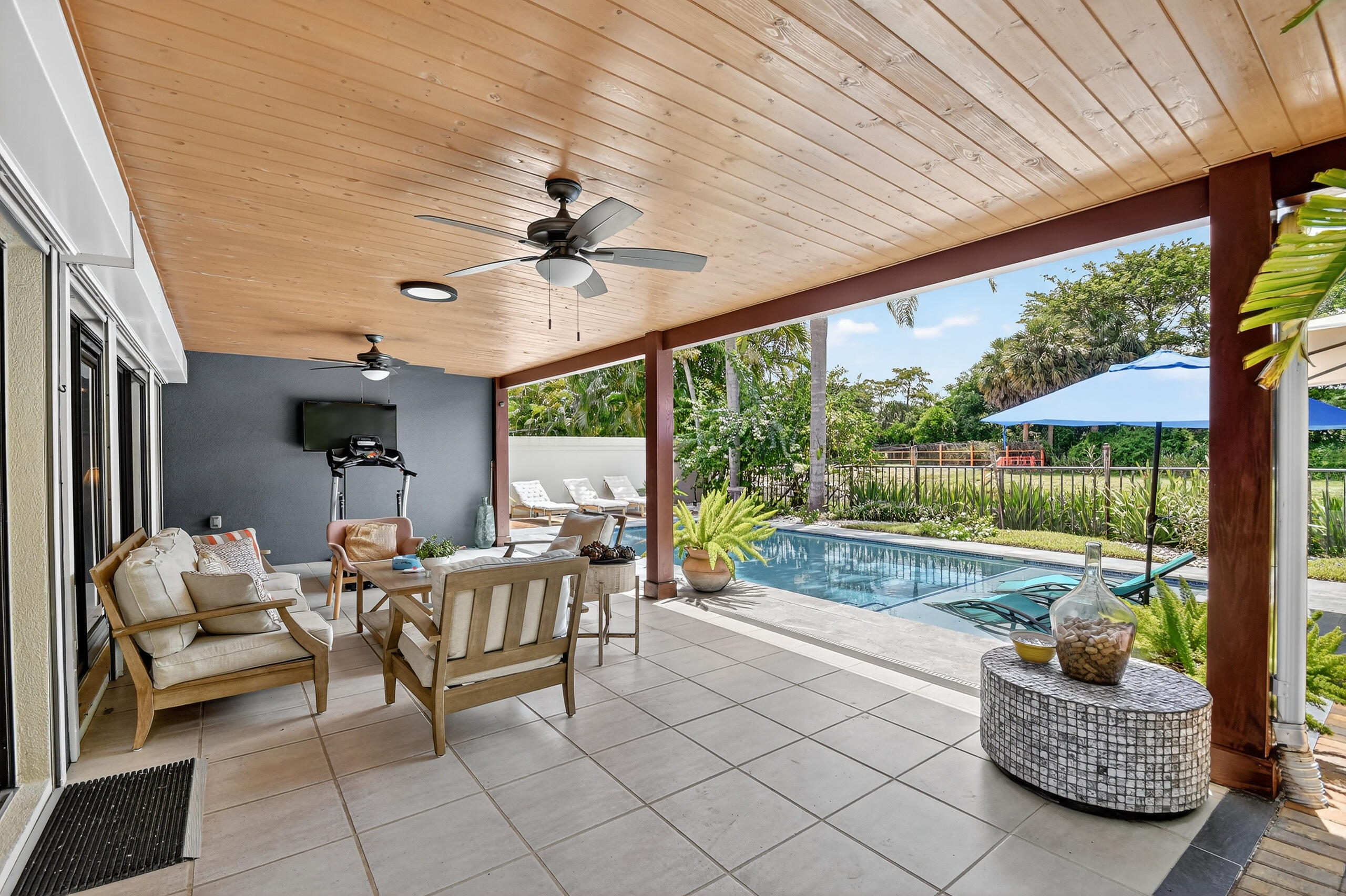 2535 Iroquois Circle
