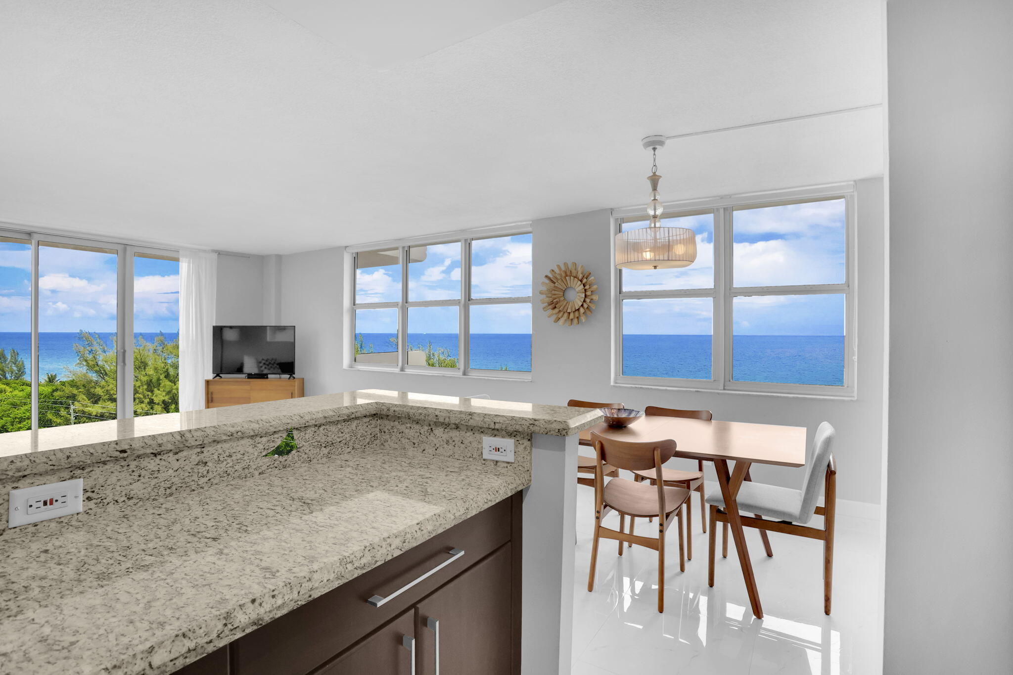 2121 N Ocean Boulevard 1008e