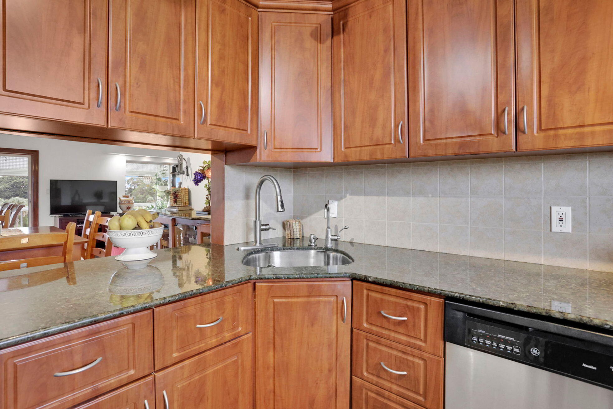 4800 Hillcrest Lane 503