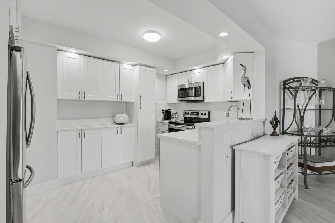 3700 Galt Ocean Drive 214