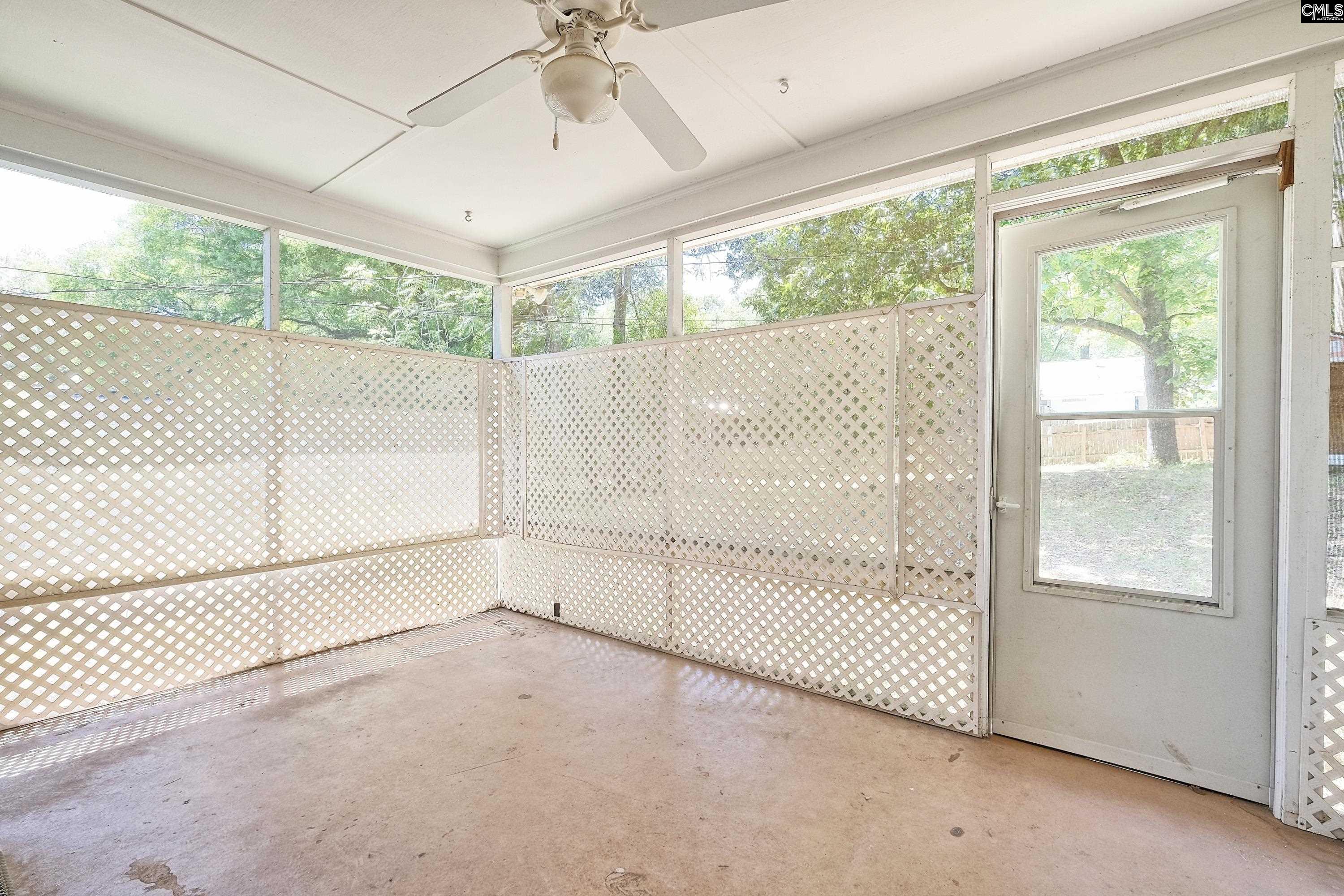947 Laurie Ln