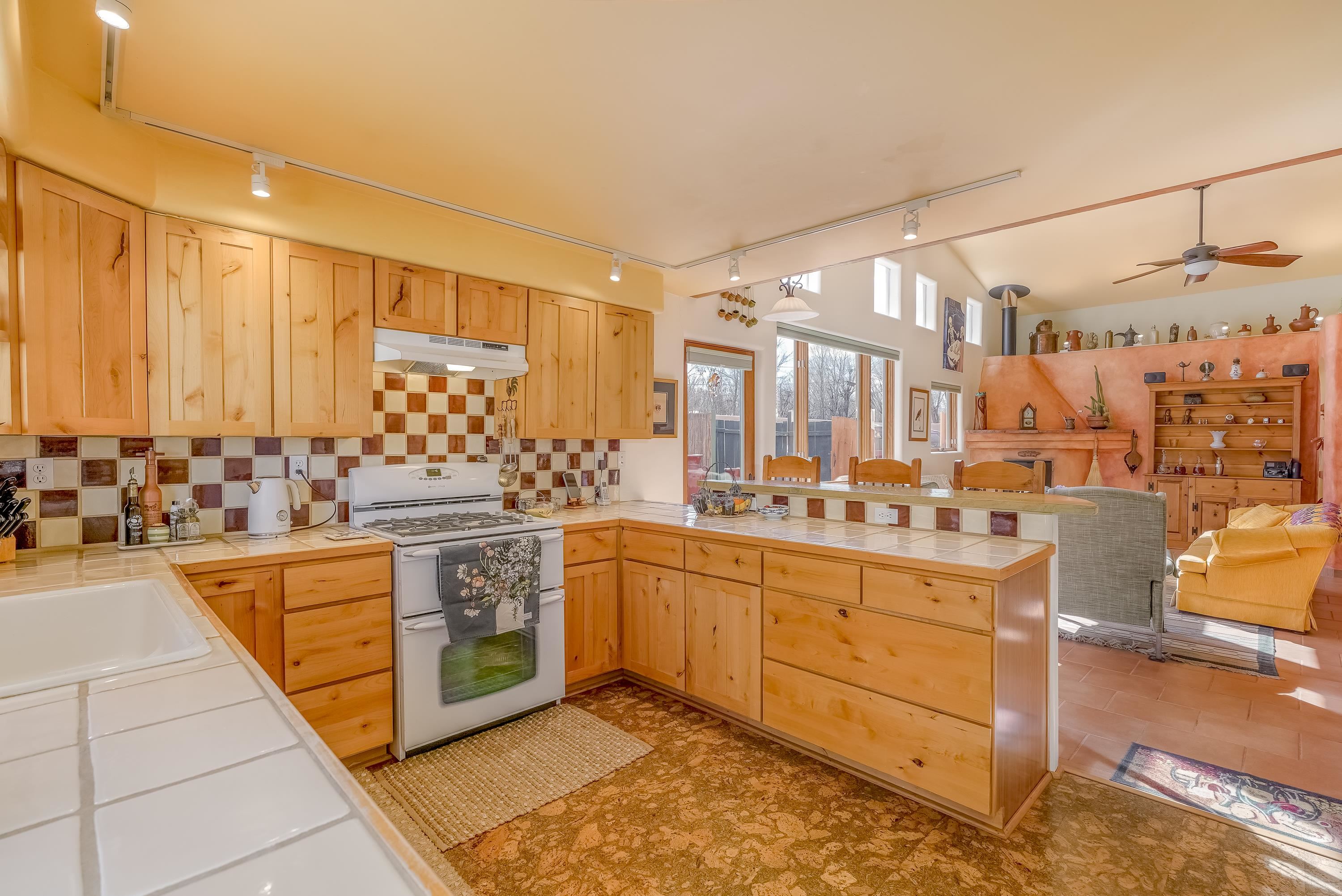 525 La Lomita Unit: H