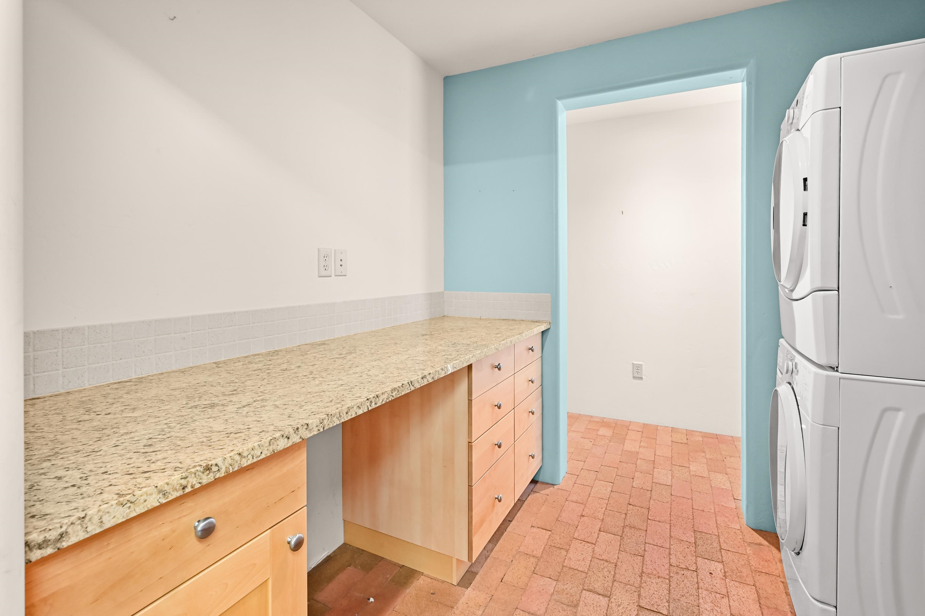 215 Mariposa Place Unit: 8