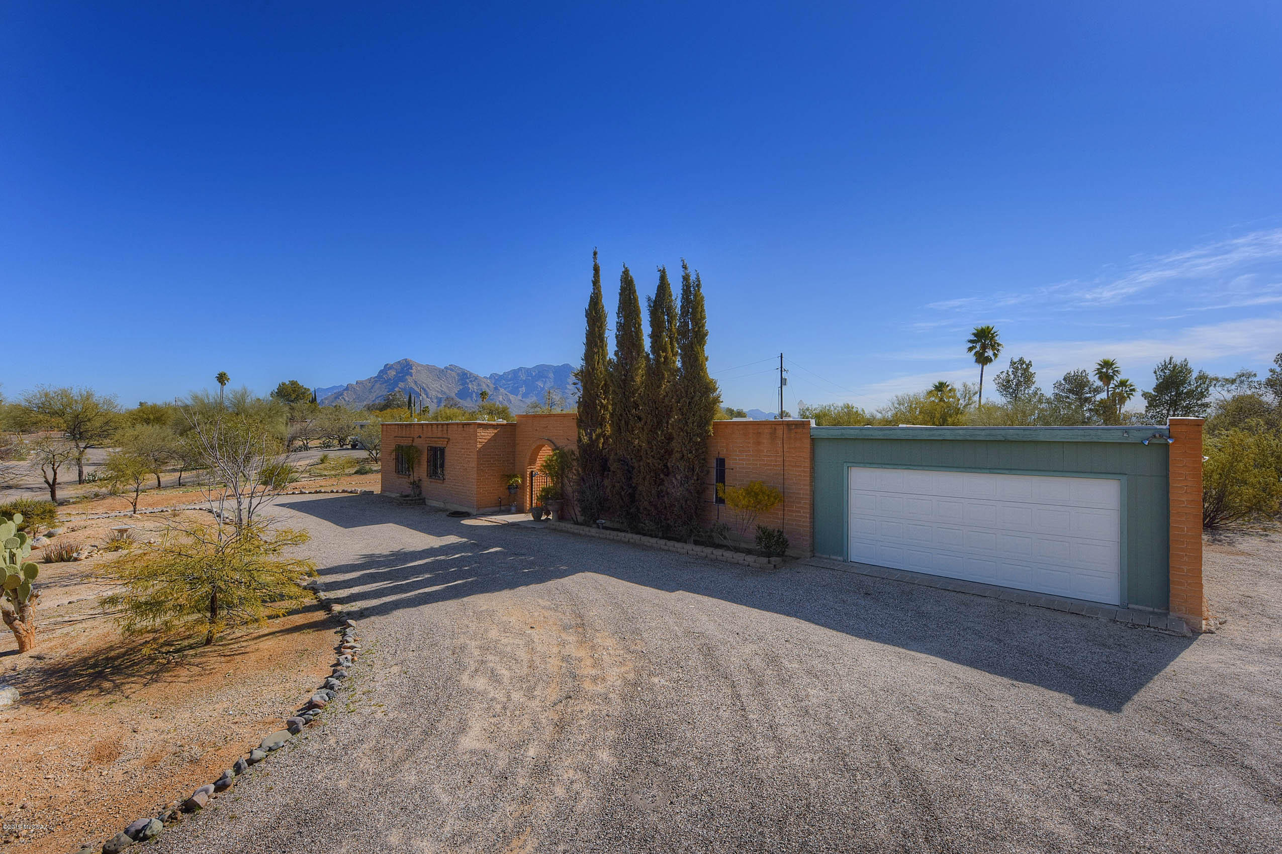 6810 N Magic Lane