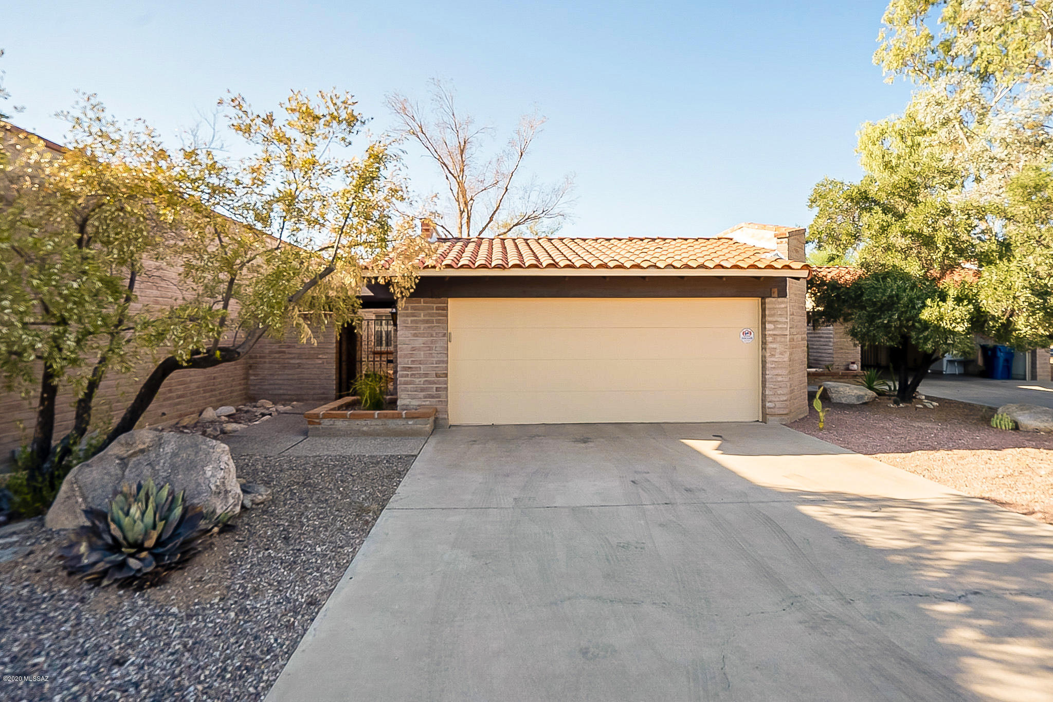 8469 N Via Tioga
