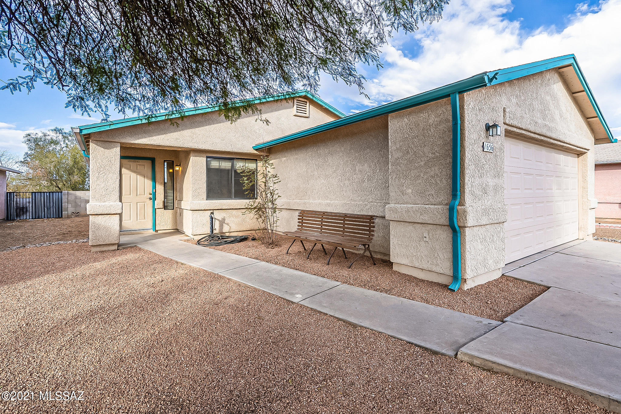 1656 W Wood Crest Court