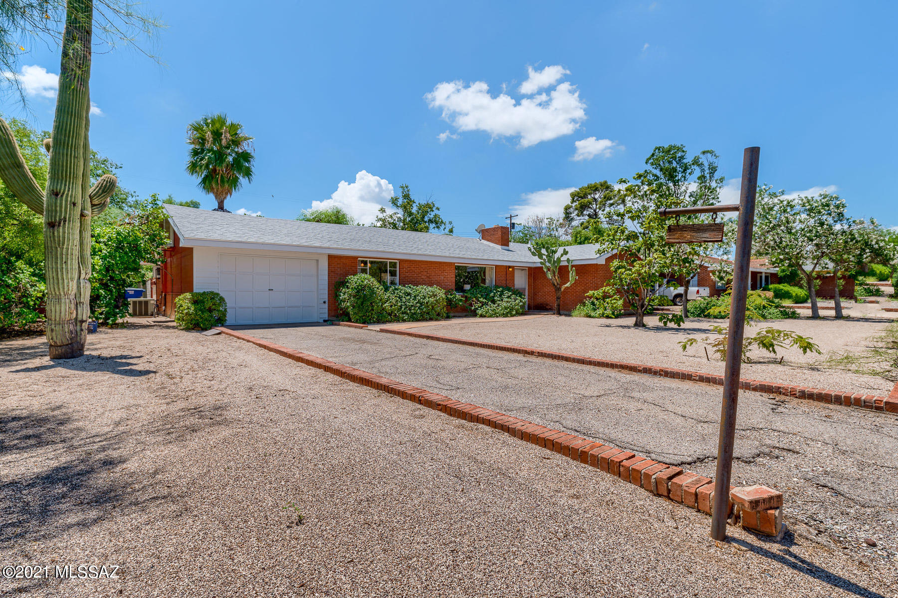 3334 E Edgemont Street