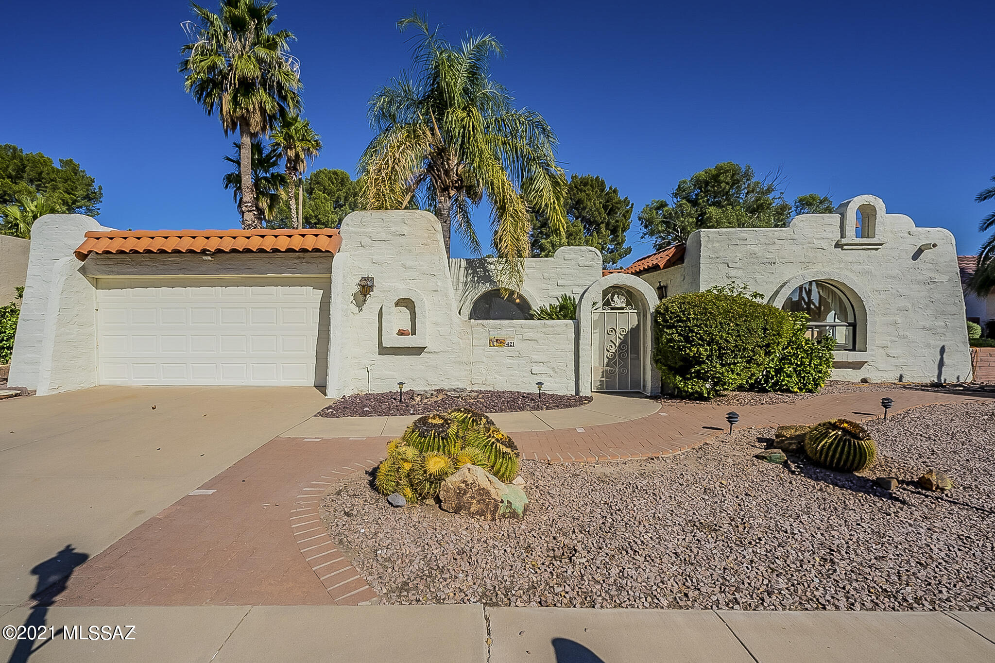 421 E Via Cortes