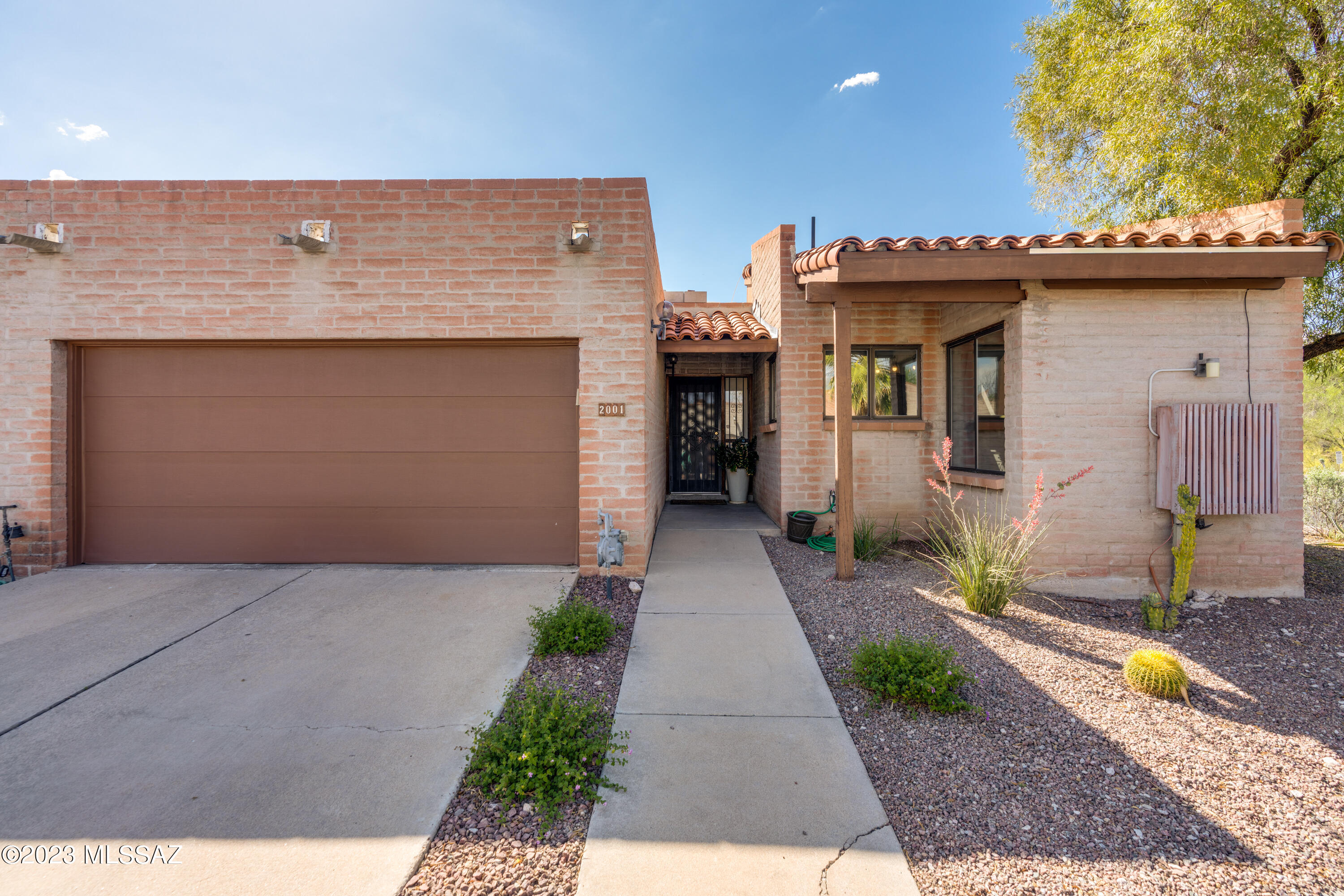 2001 E Campbell Terrace