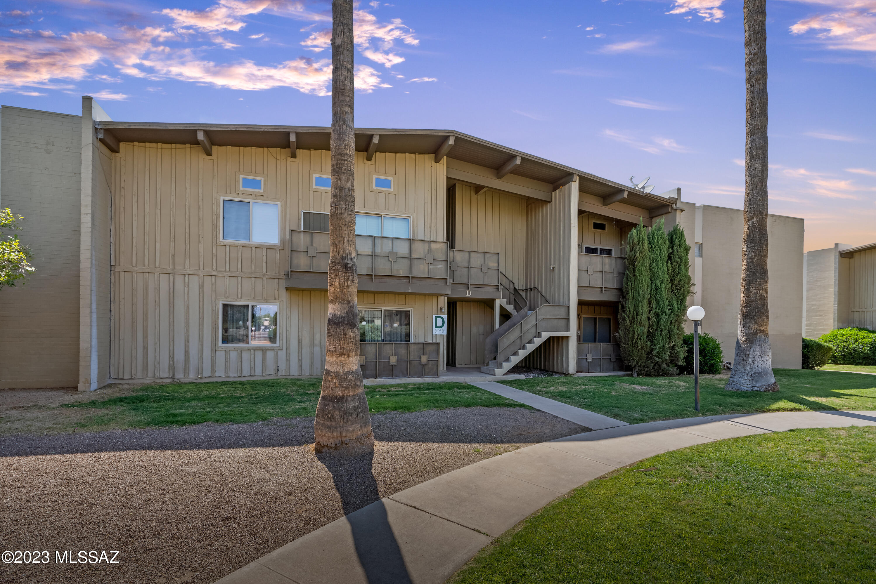 2525 N Alvernon Way Unit: D5