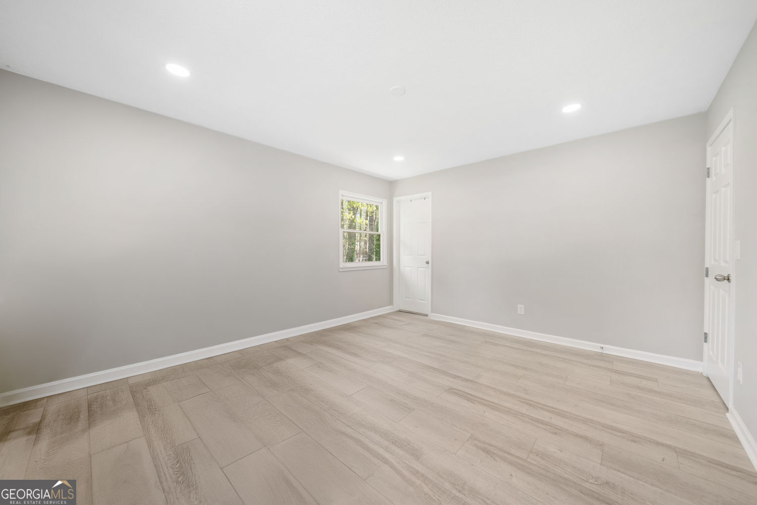 1296 Mohawk Drive NW