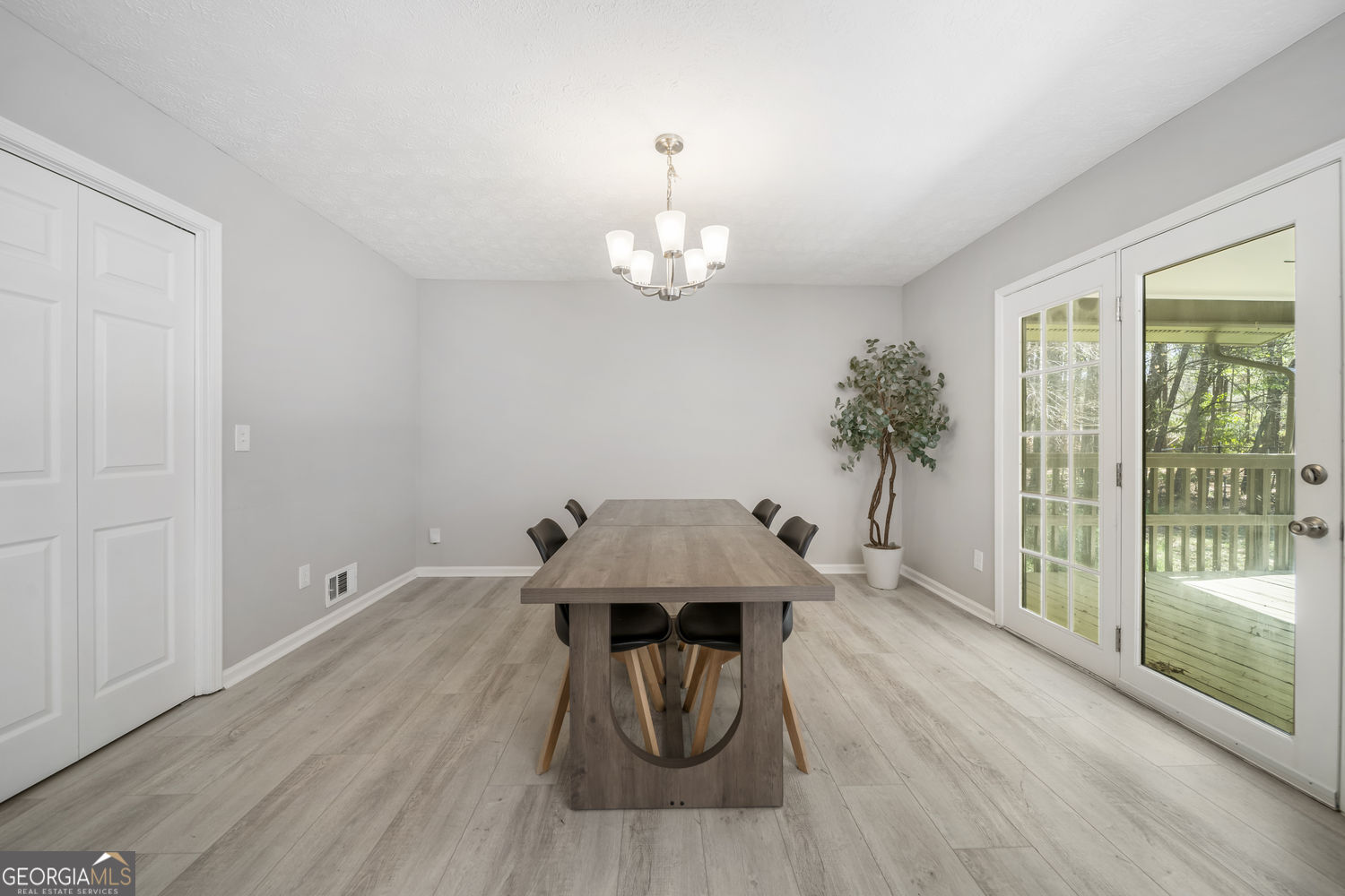 1296 Mohawk Drive NW