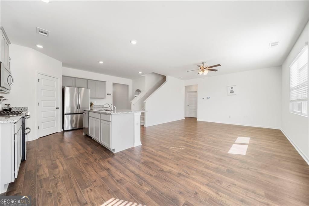 1593 Daisy May Court