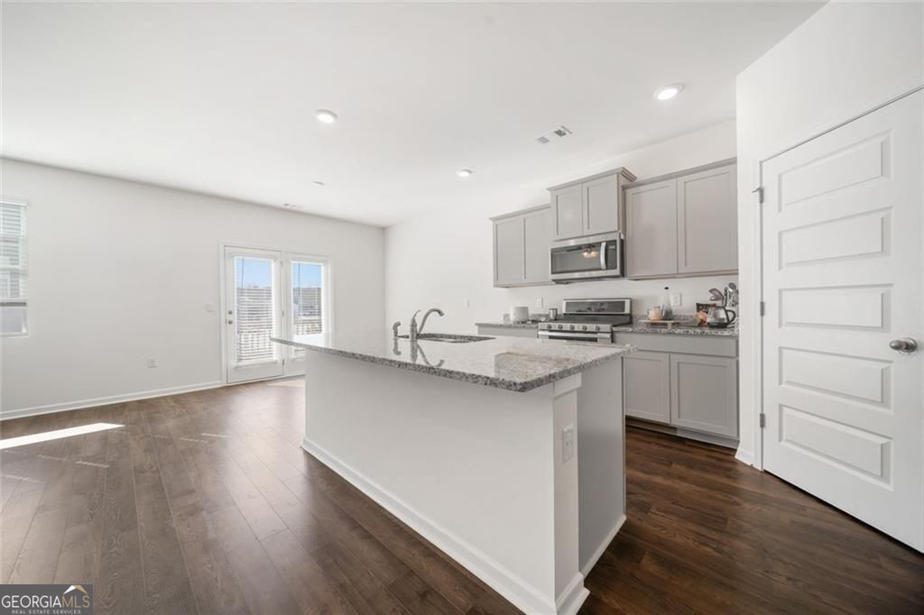 1593 Daisy May Court