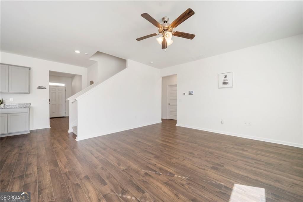 1593 Daisy May Court