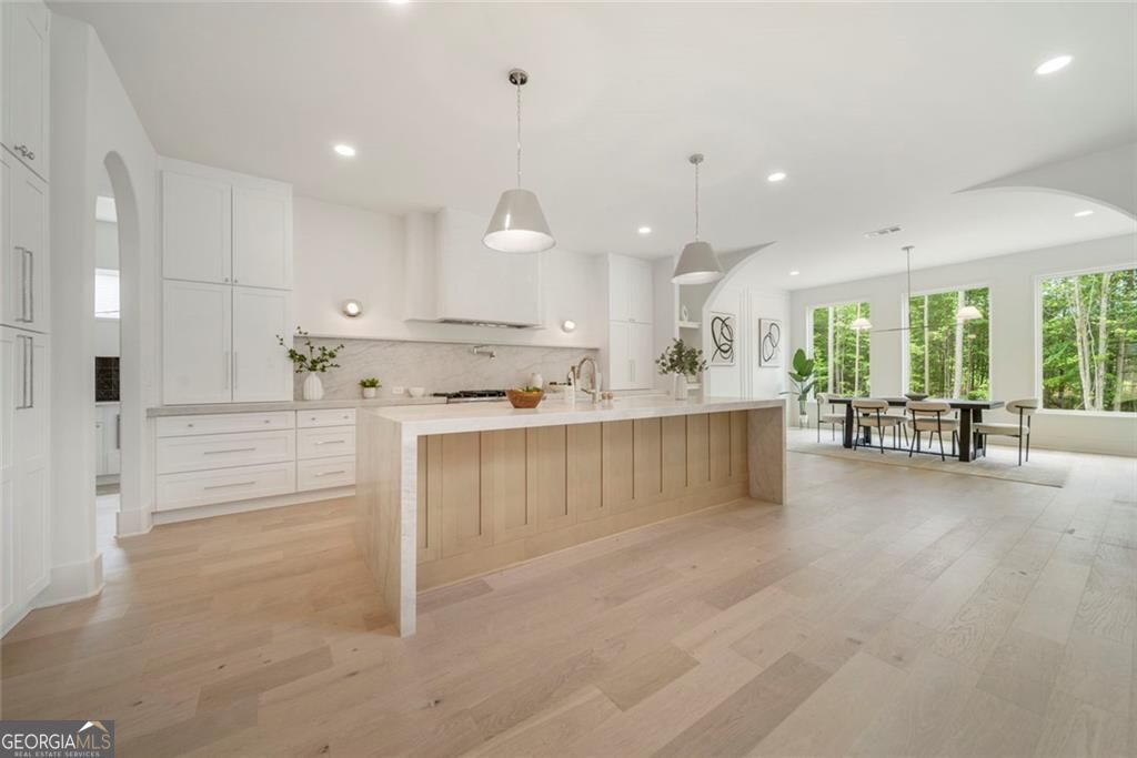 210 Simonton Road SW