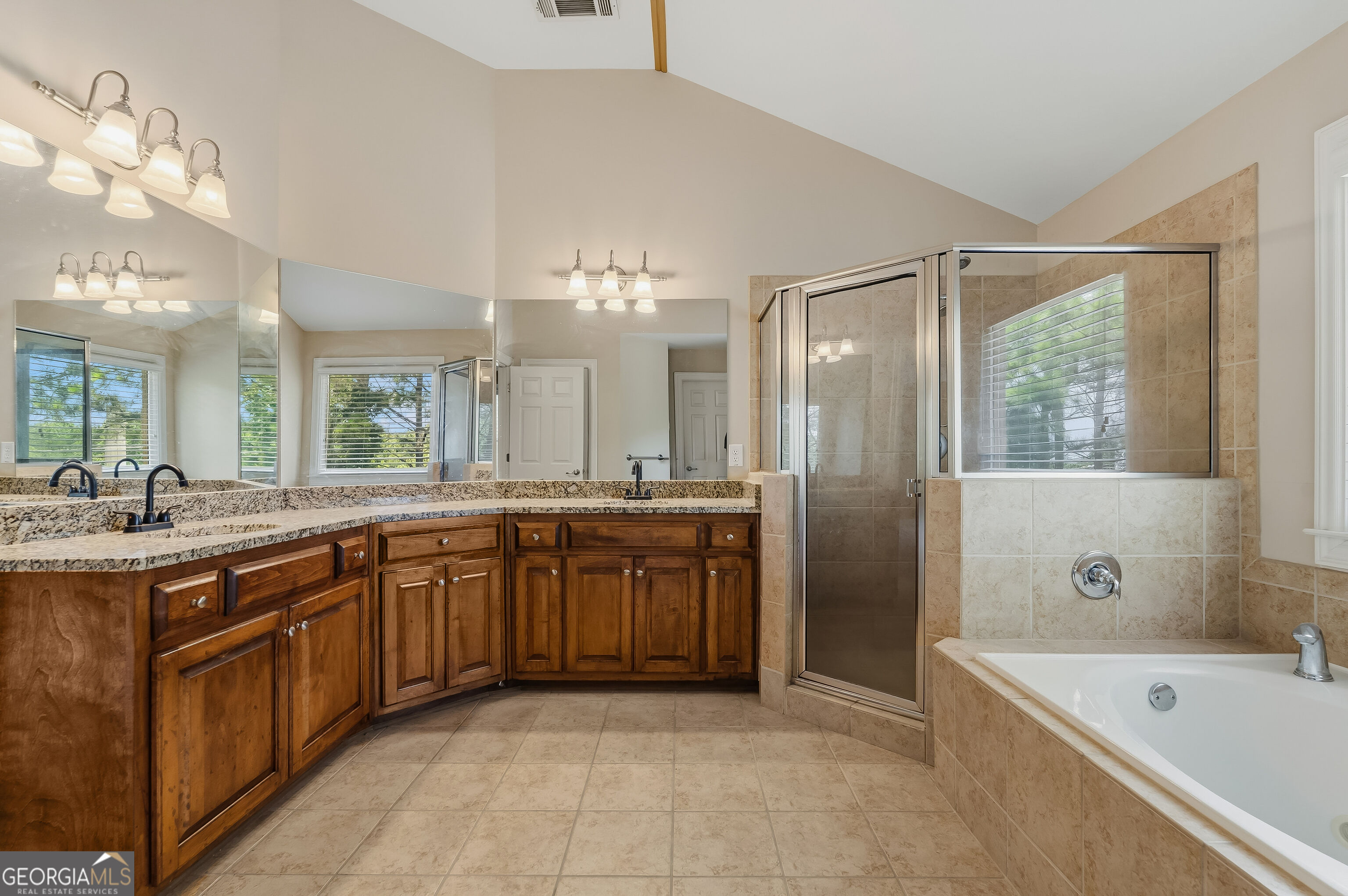 5605 Viewpoint Ct Court