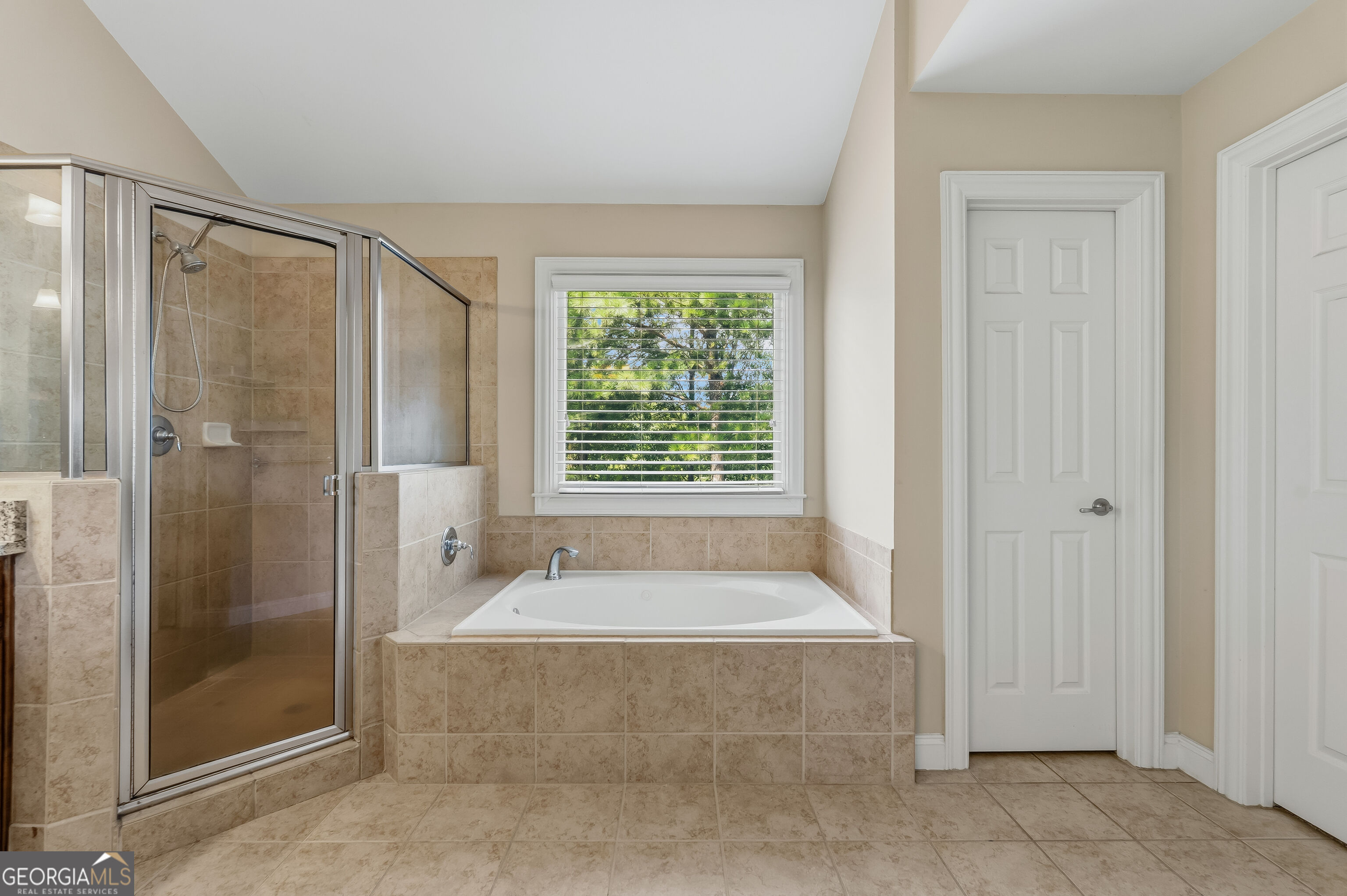 5605 Viewpoint Ct Court