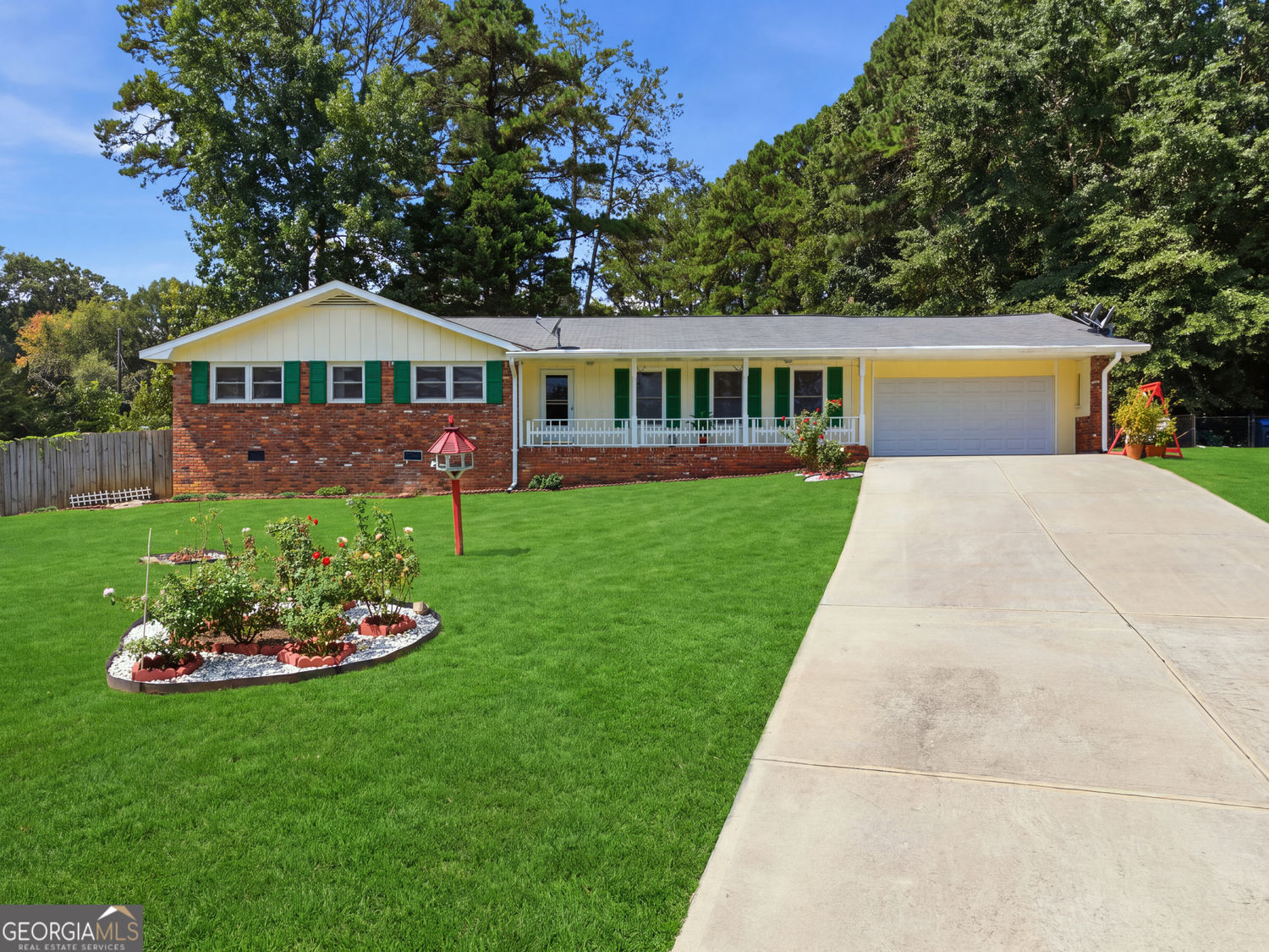 393 Greenleaf Court NW