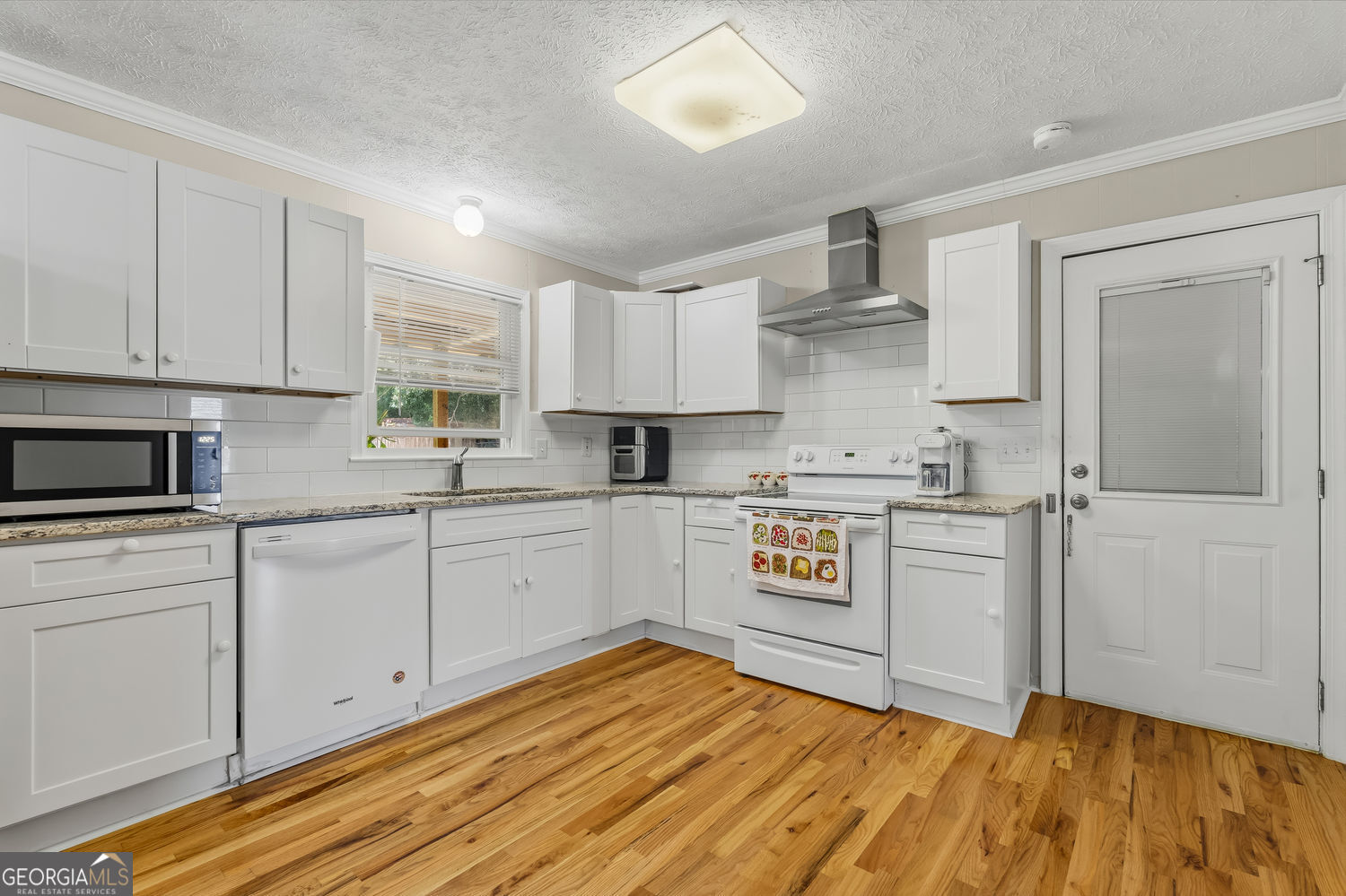 393 Greenleaf Court NW