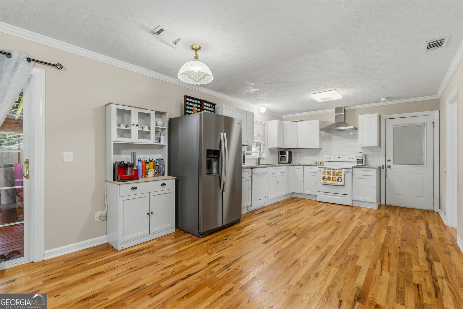 393 Greenleaf Court NW