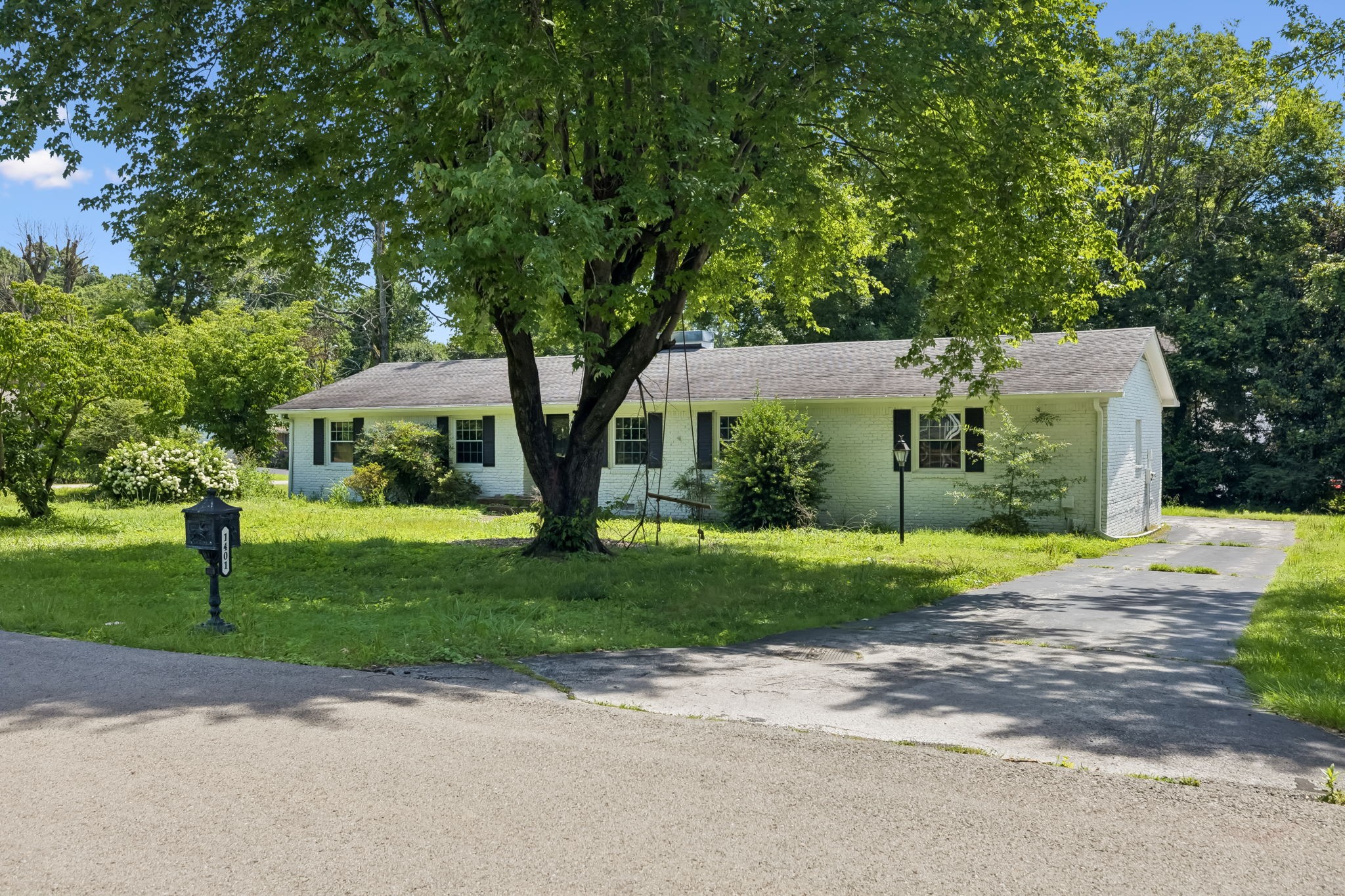 1401 Manor Rd