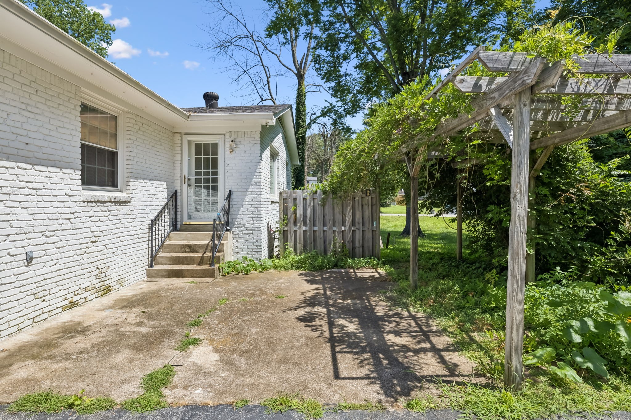 1401 Manor Rd