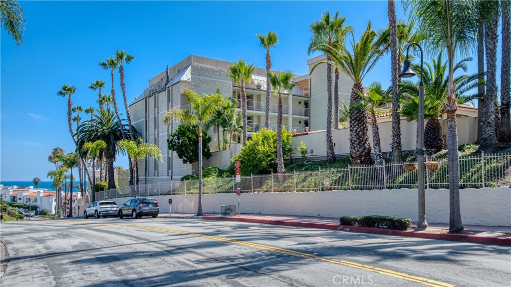 405 Avenida Granada