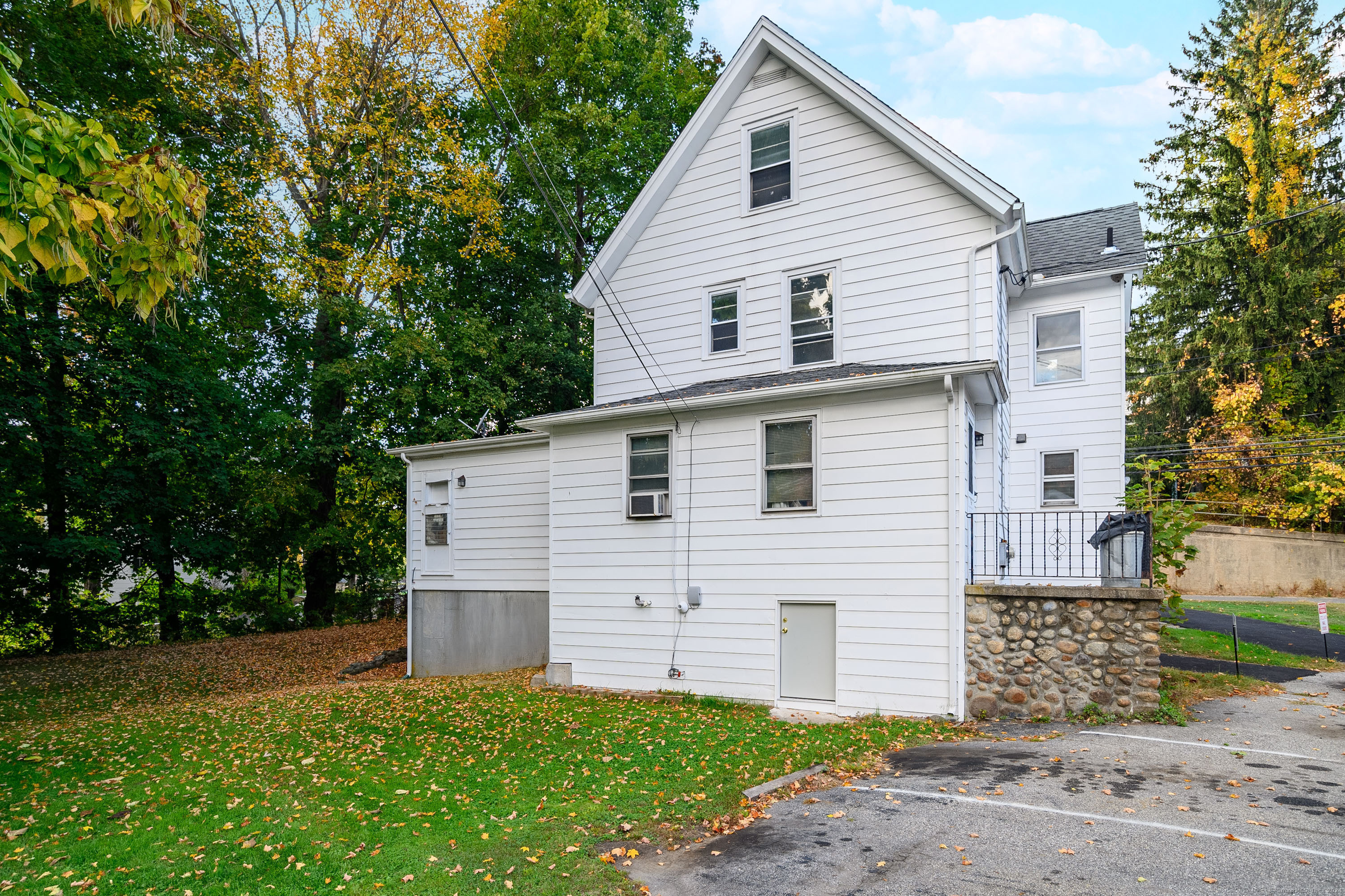 224 Echo Lake Road 2
