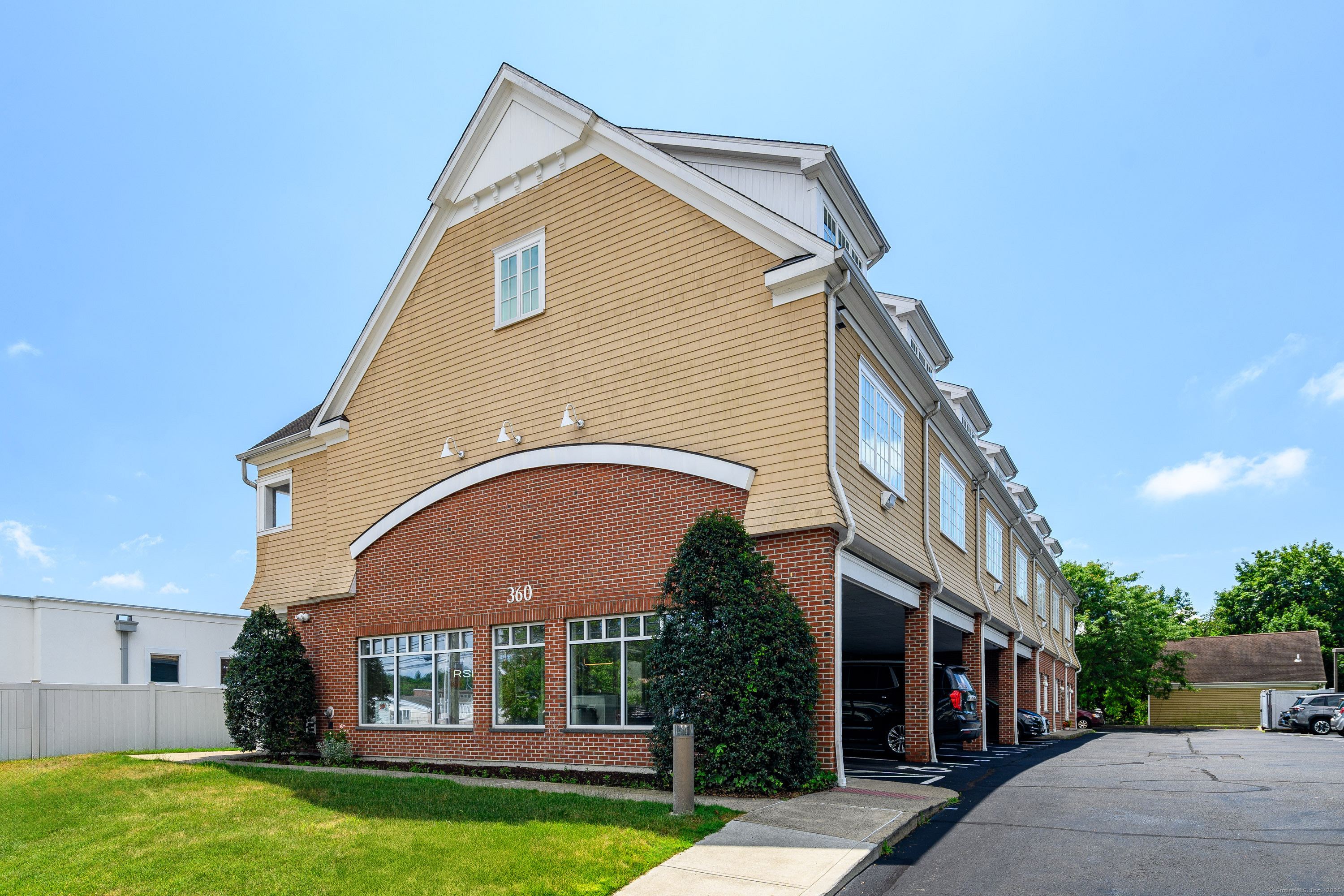 360 Westport Avenue 10