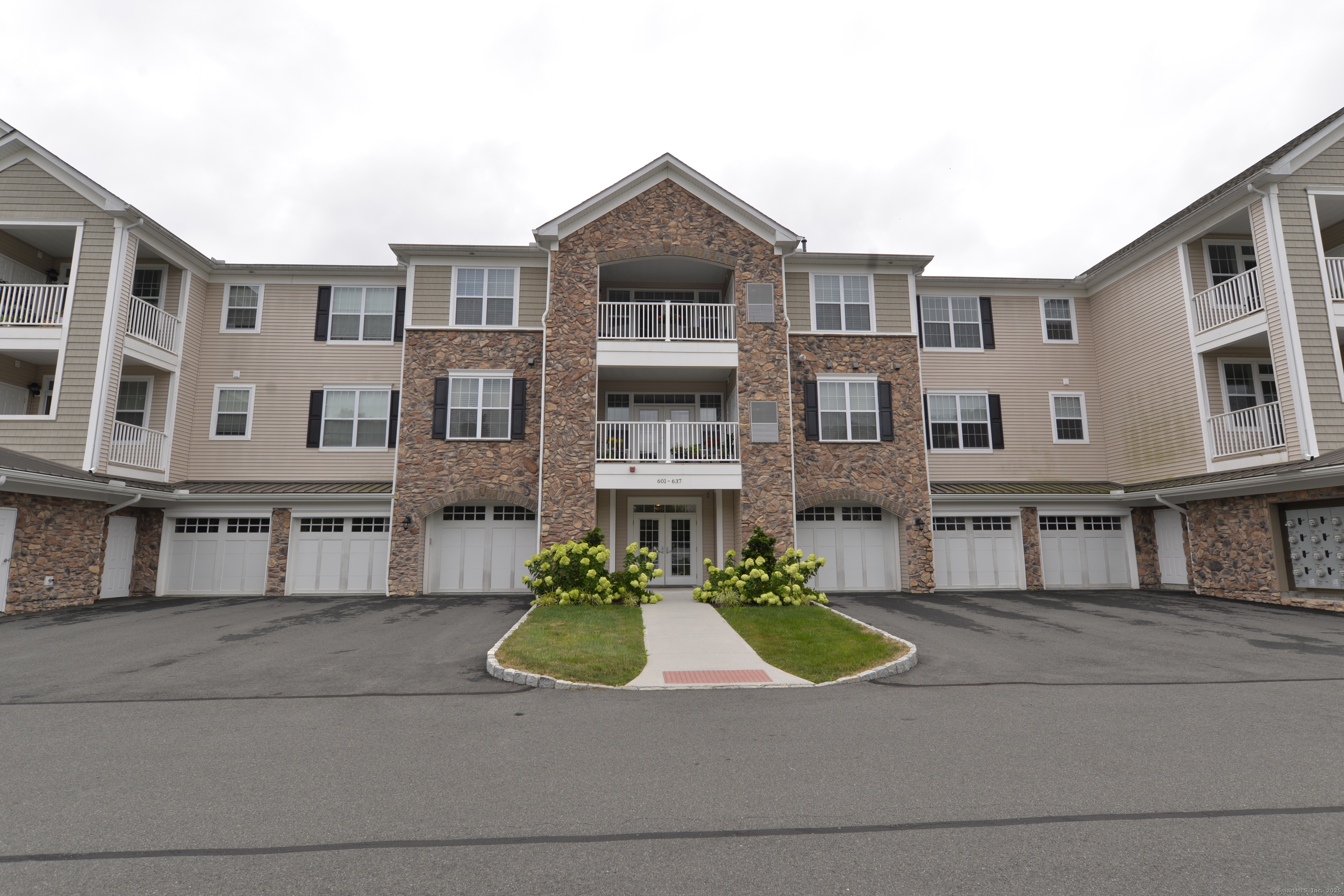 601 Brookside Court 601