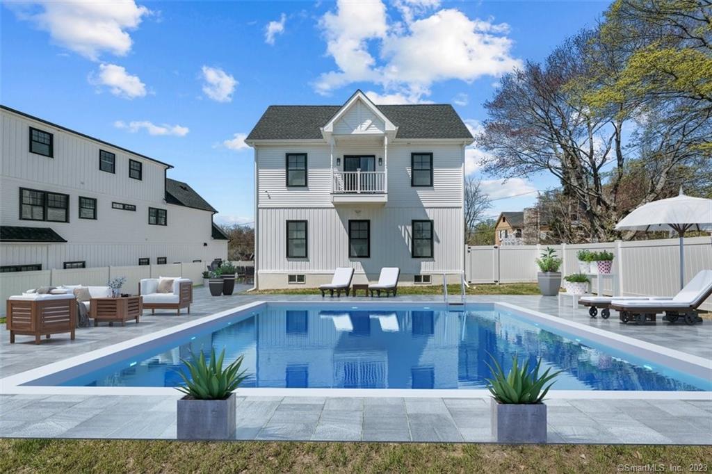 14 Crest Place