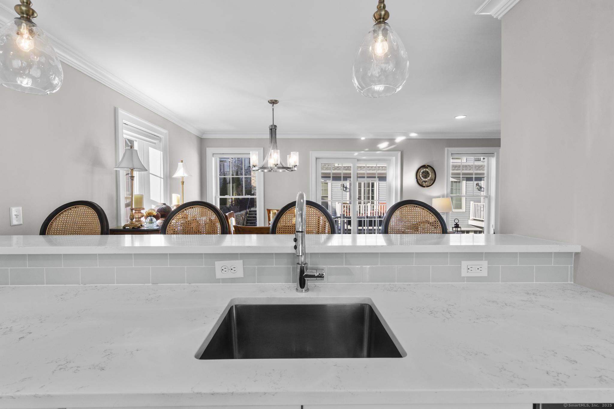 115 Colonial Road 65