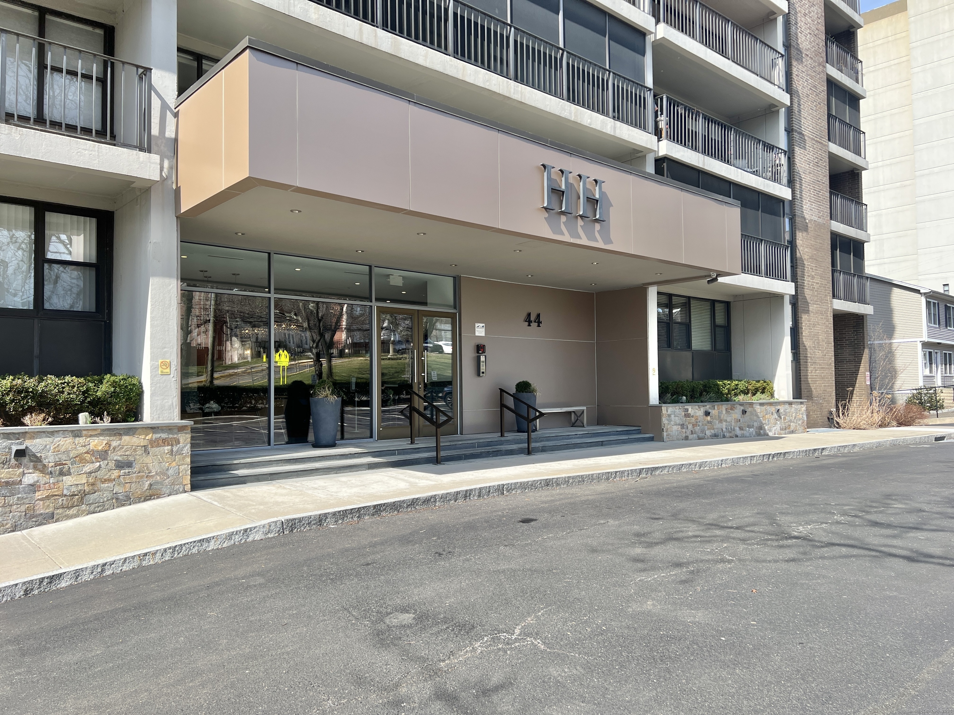 44 Strawberry Hill Avenue APT 2P