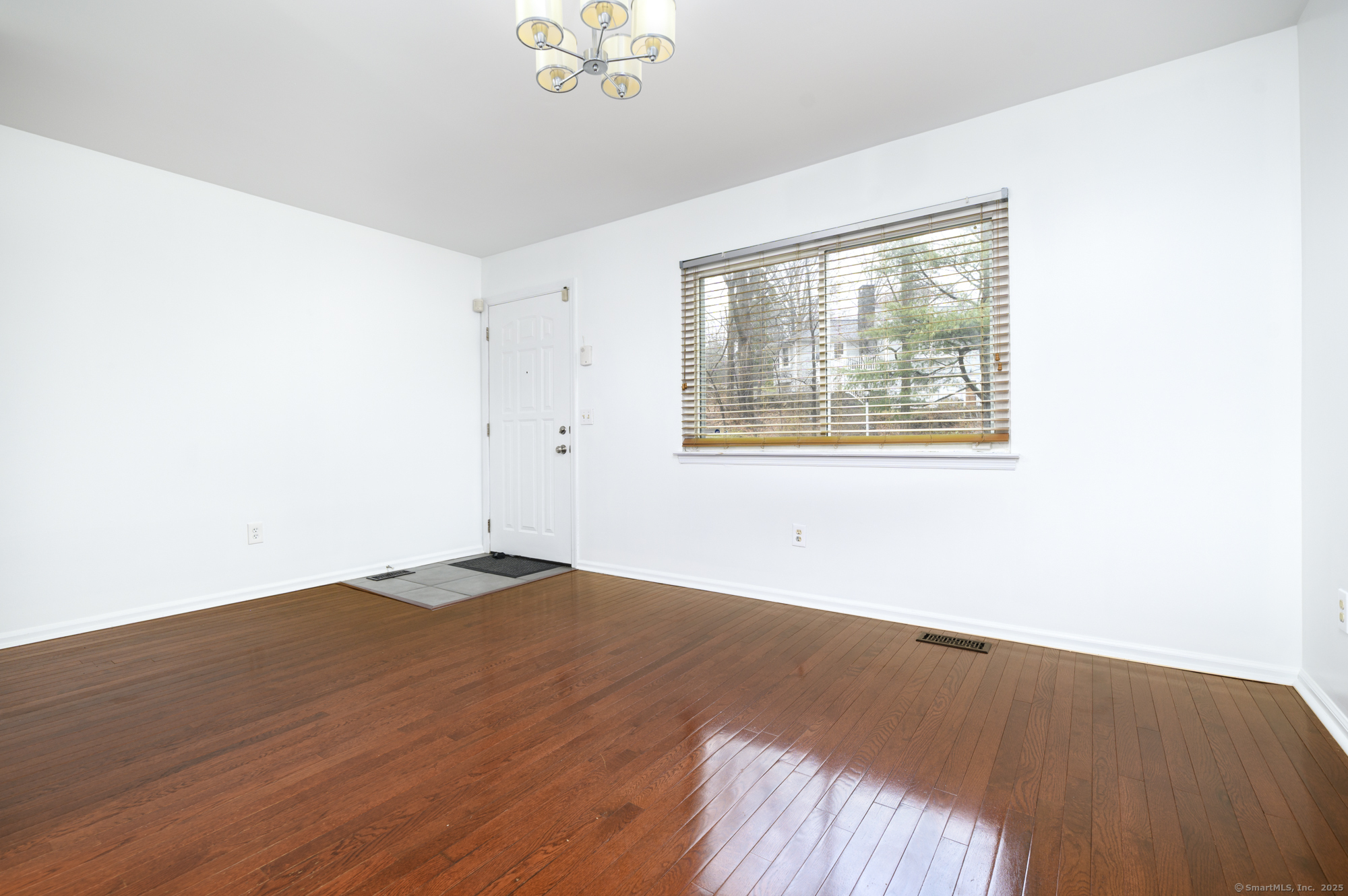 100 Wolfpit Avenue APT 25