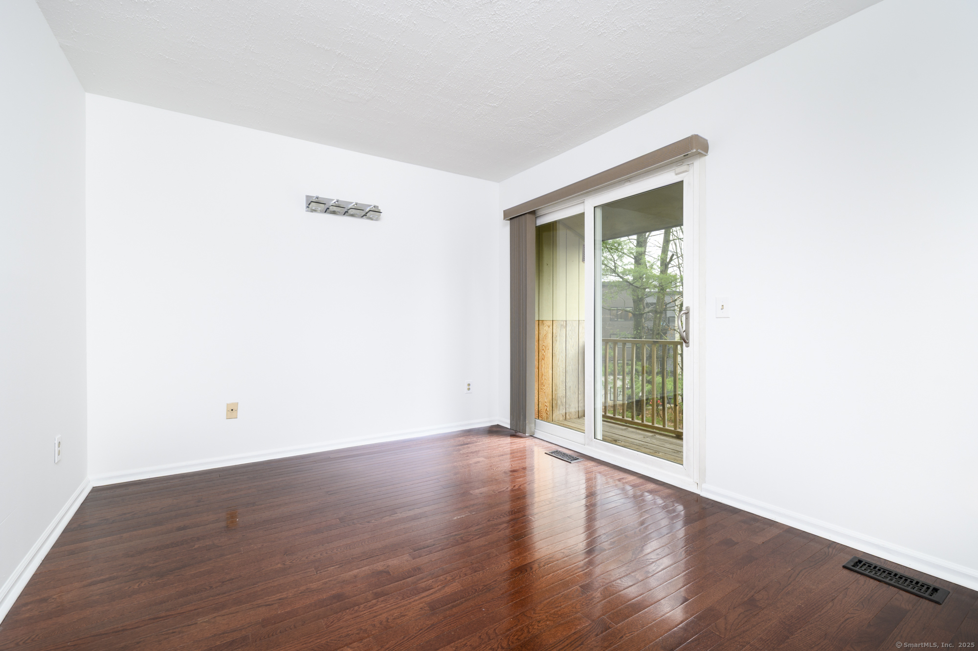 100 Wolfpit Avenue APT 25