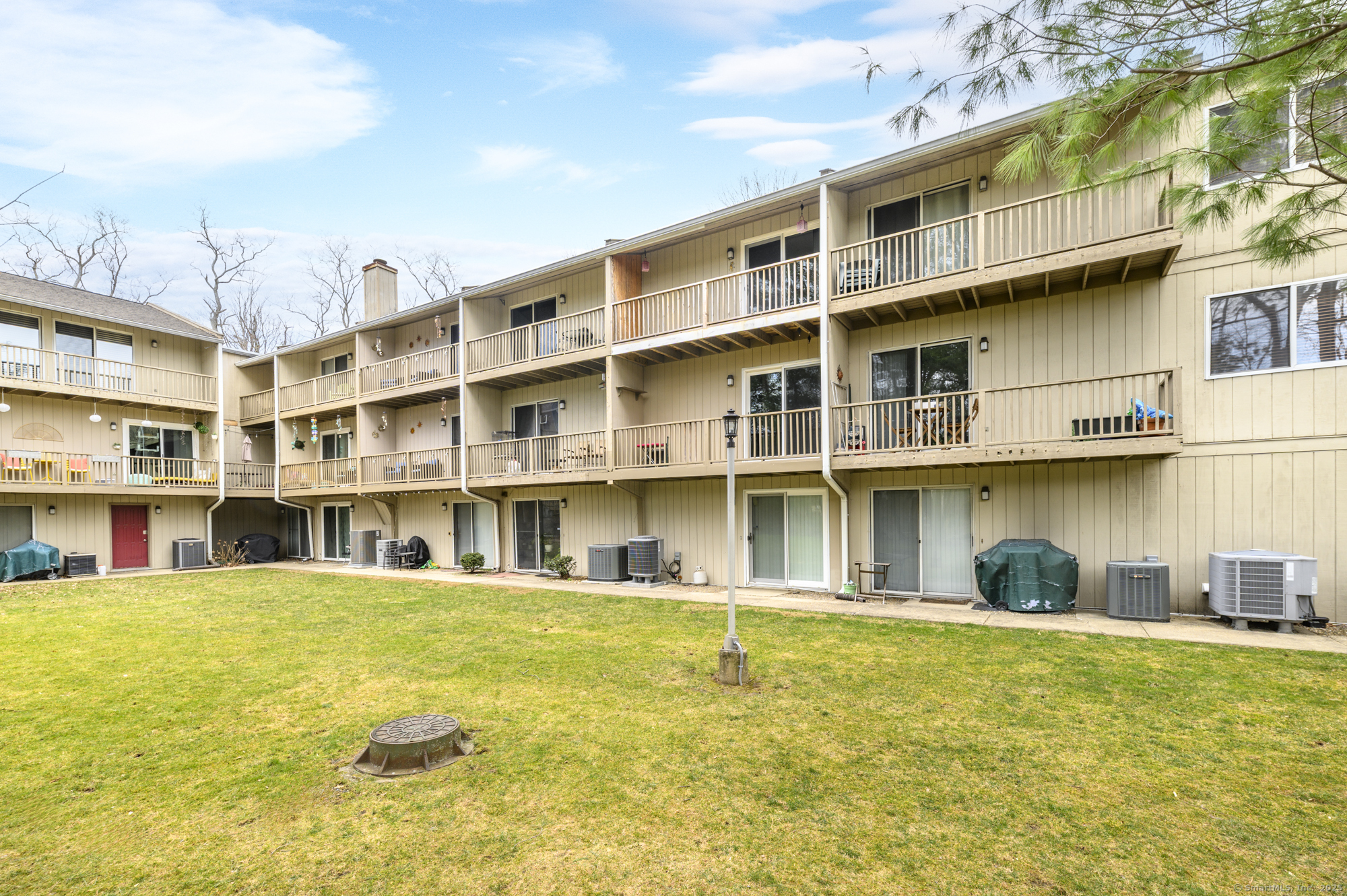 100 Wolfpit Avenue APT 25