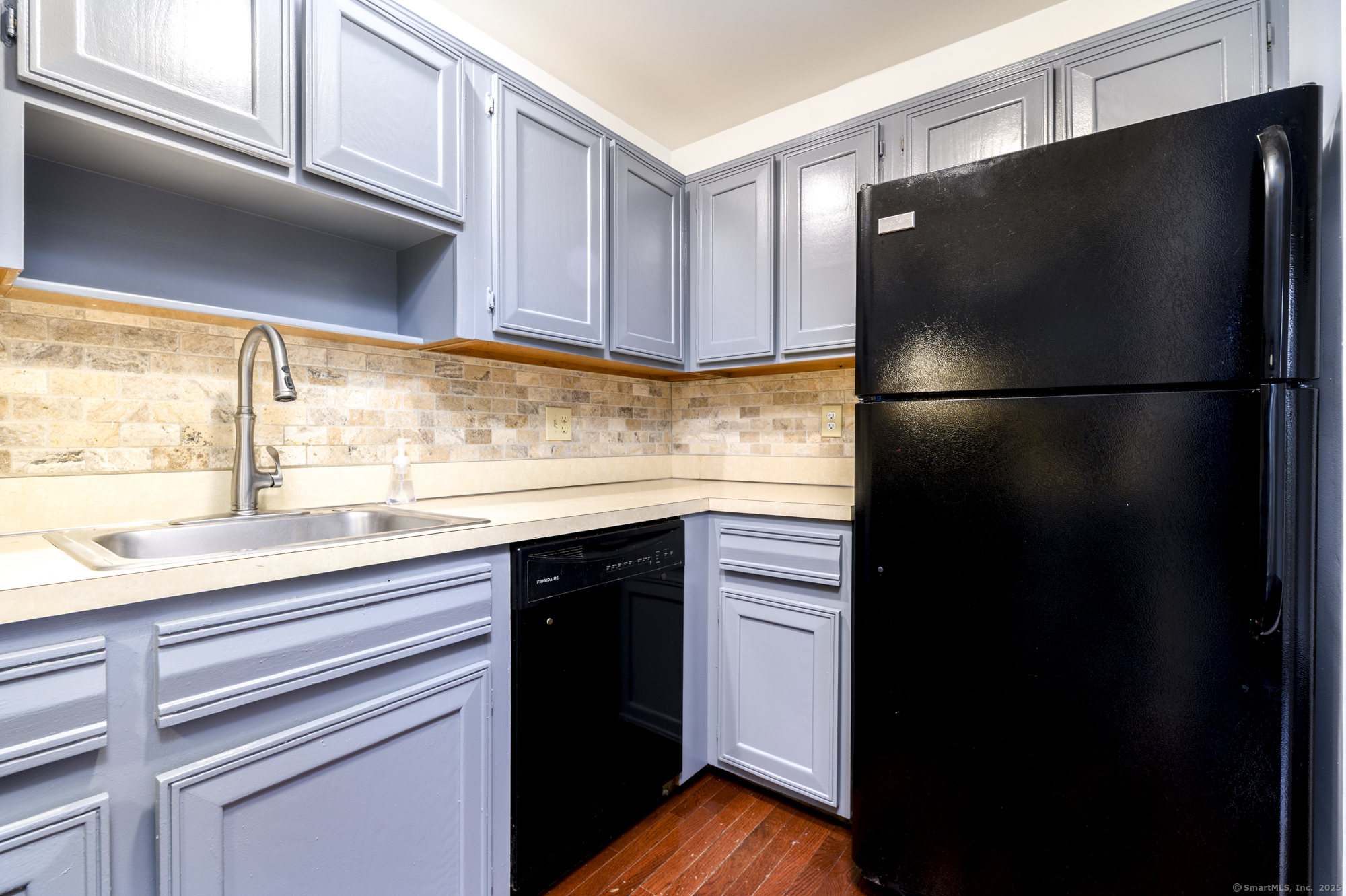 100 Wolfpit Avenue APT 25