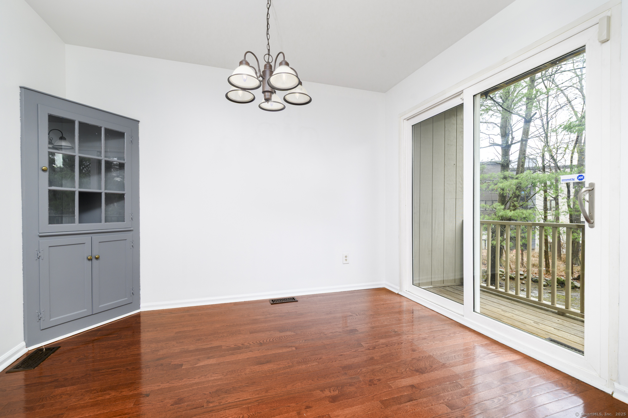 100 Wolfpit Avenue APT 25