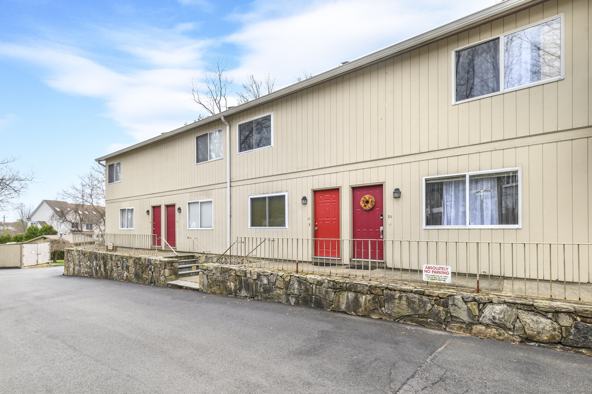 100 Wolfpit Avenue APT 25