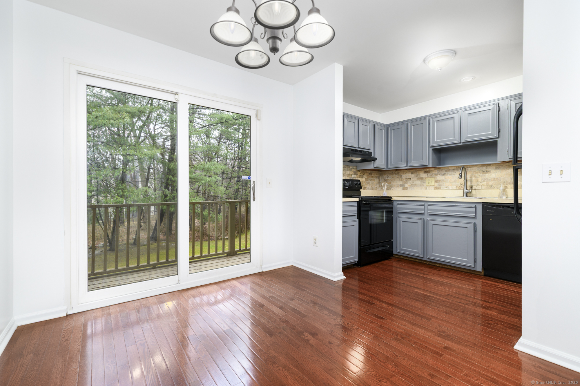 100 Wolfpit Avenue APT 25