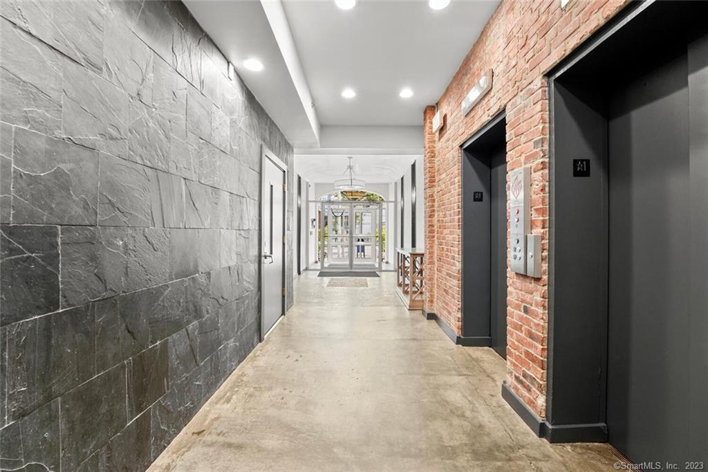881 Lafayette Boulevard 1D