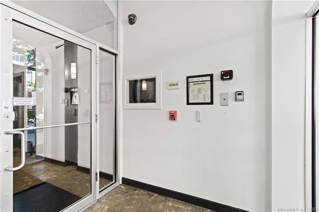 881 Lafayette Boulevard 1D
