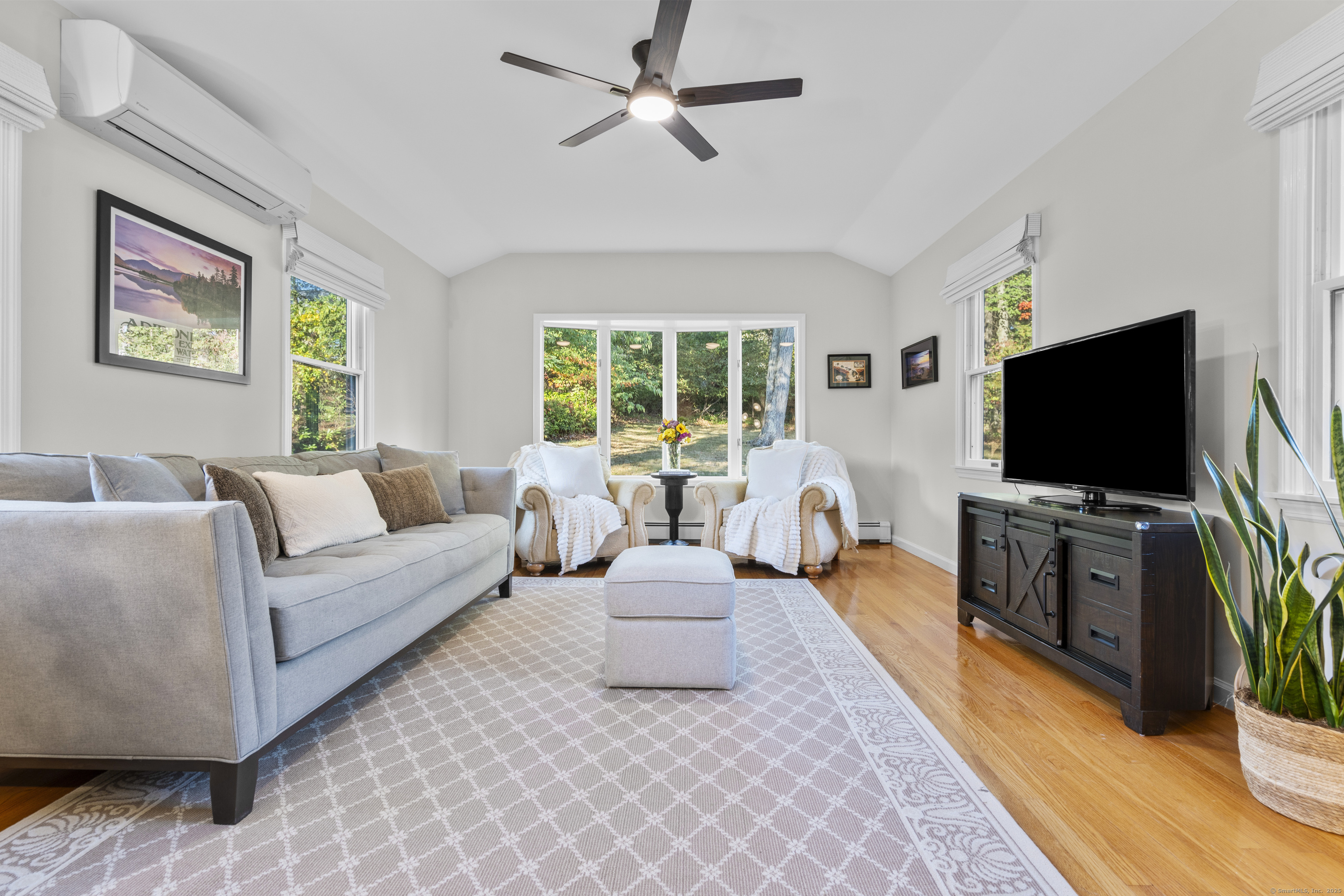 60 Winnepoge Drive