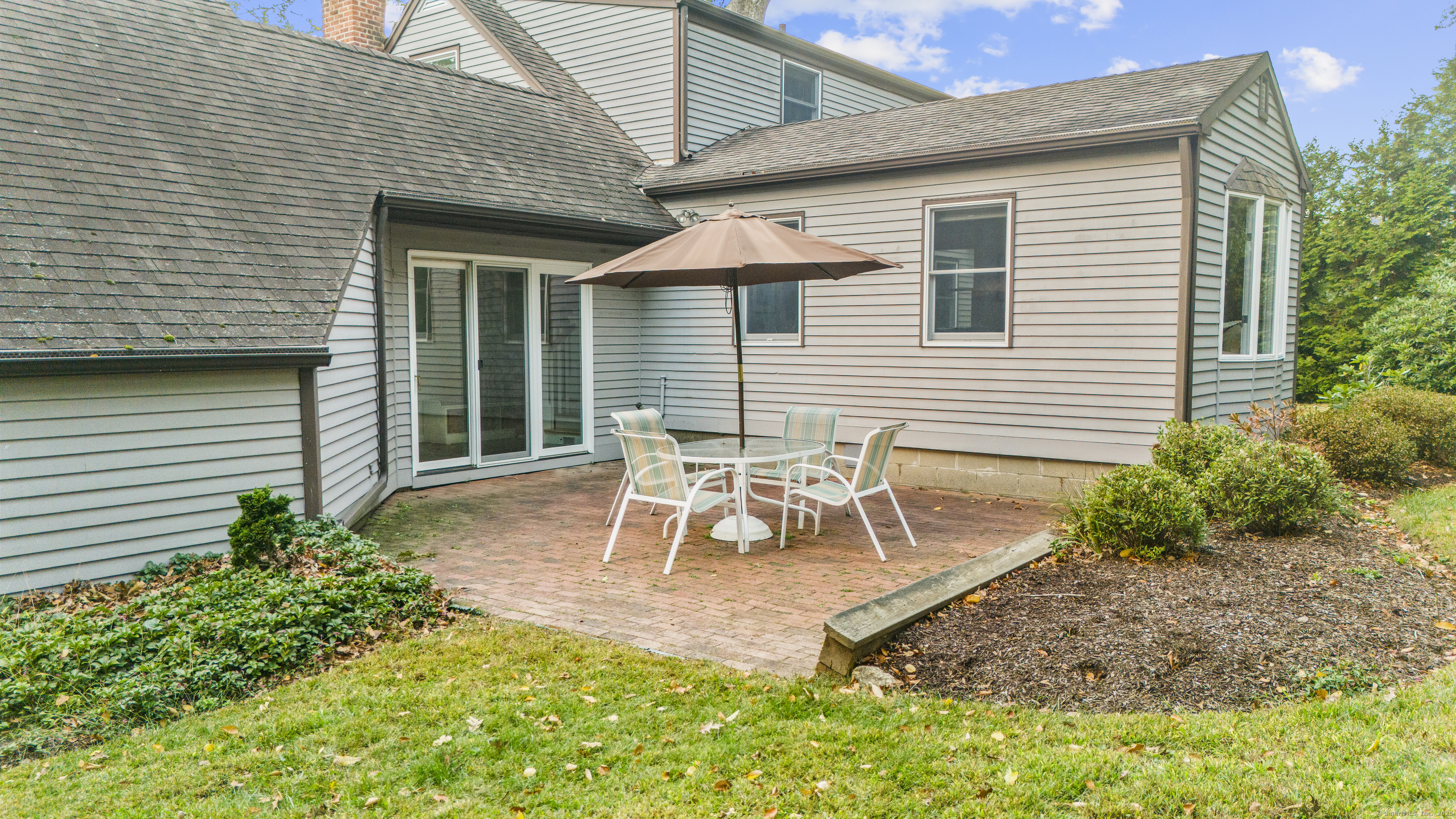 60 Winnepoge Drive