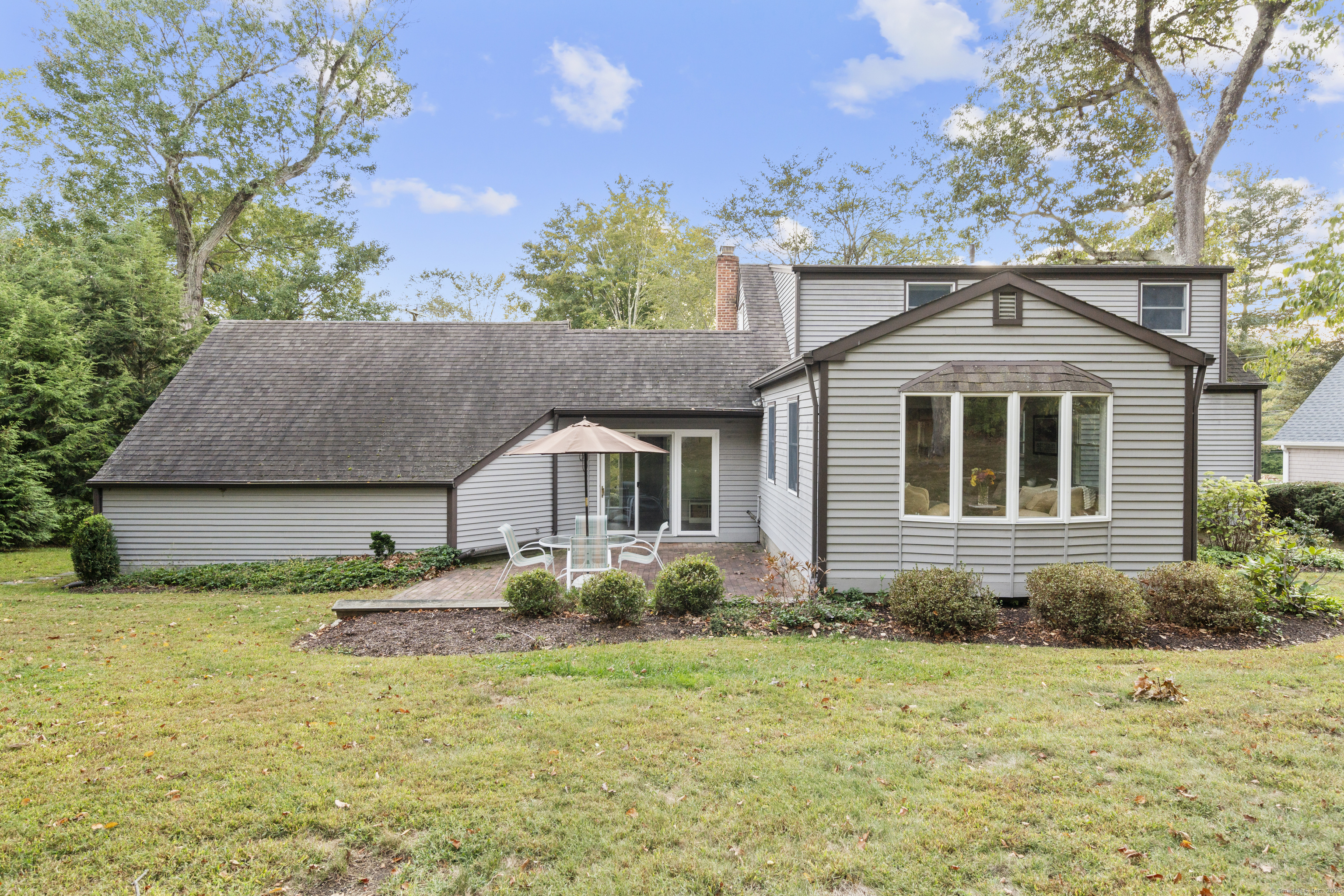 60 Winnepoge Drive