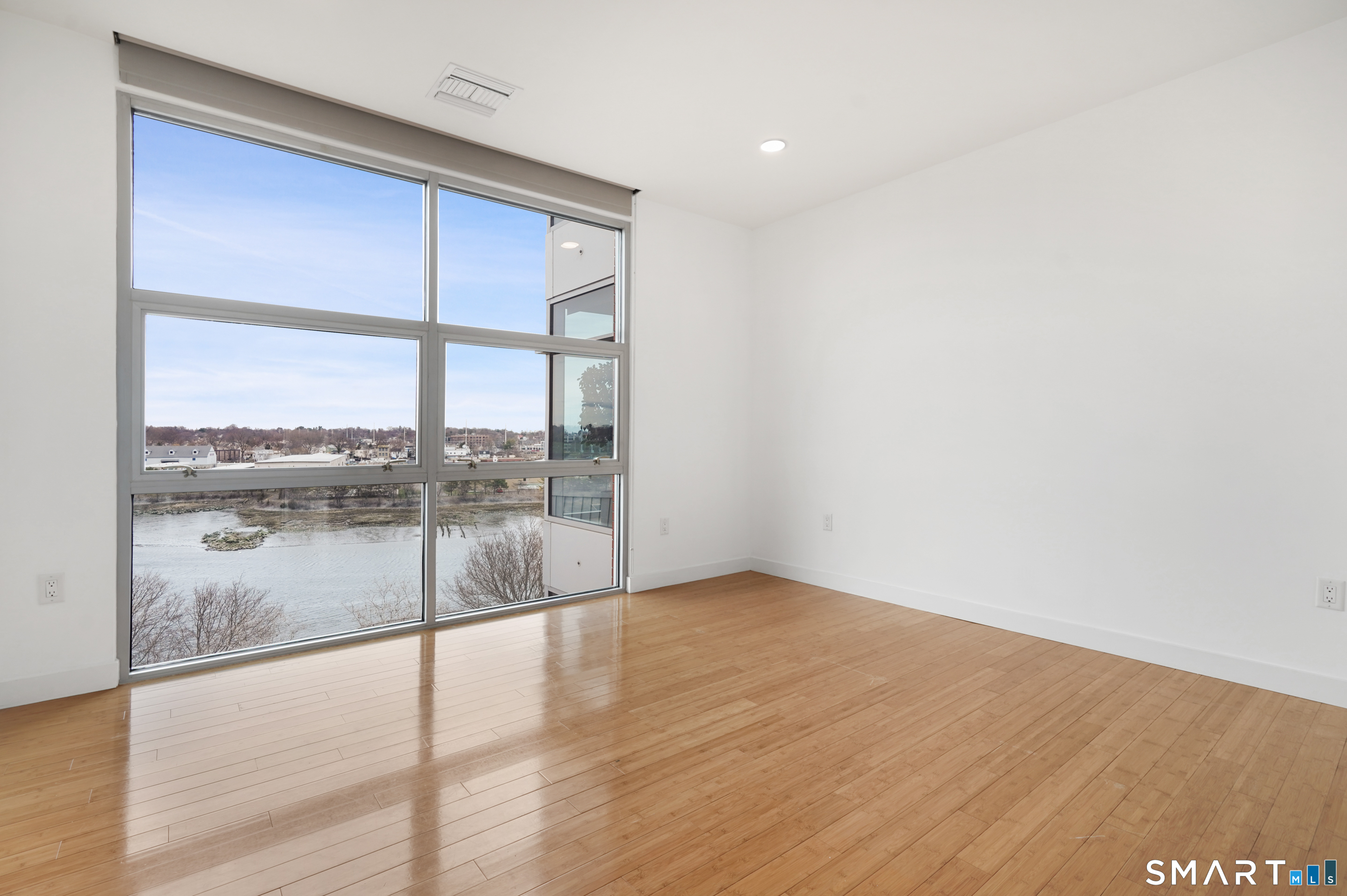 33 North Water Street 607