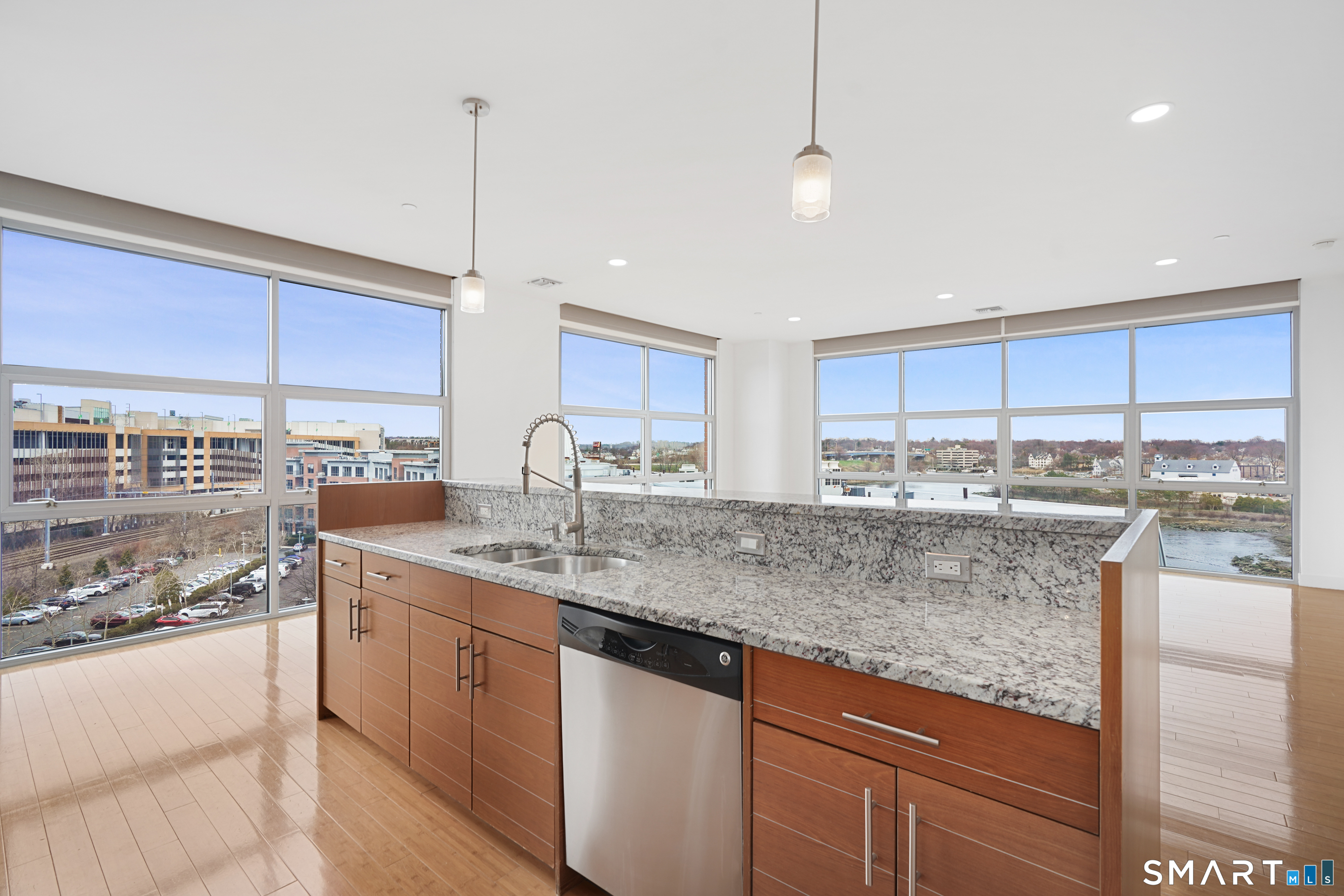 33 North Water Street 607