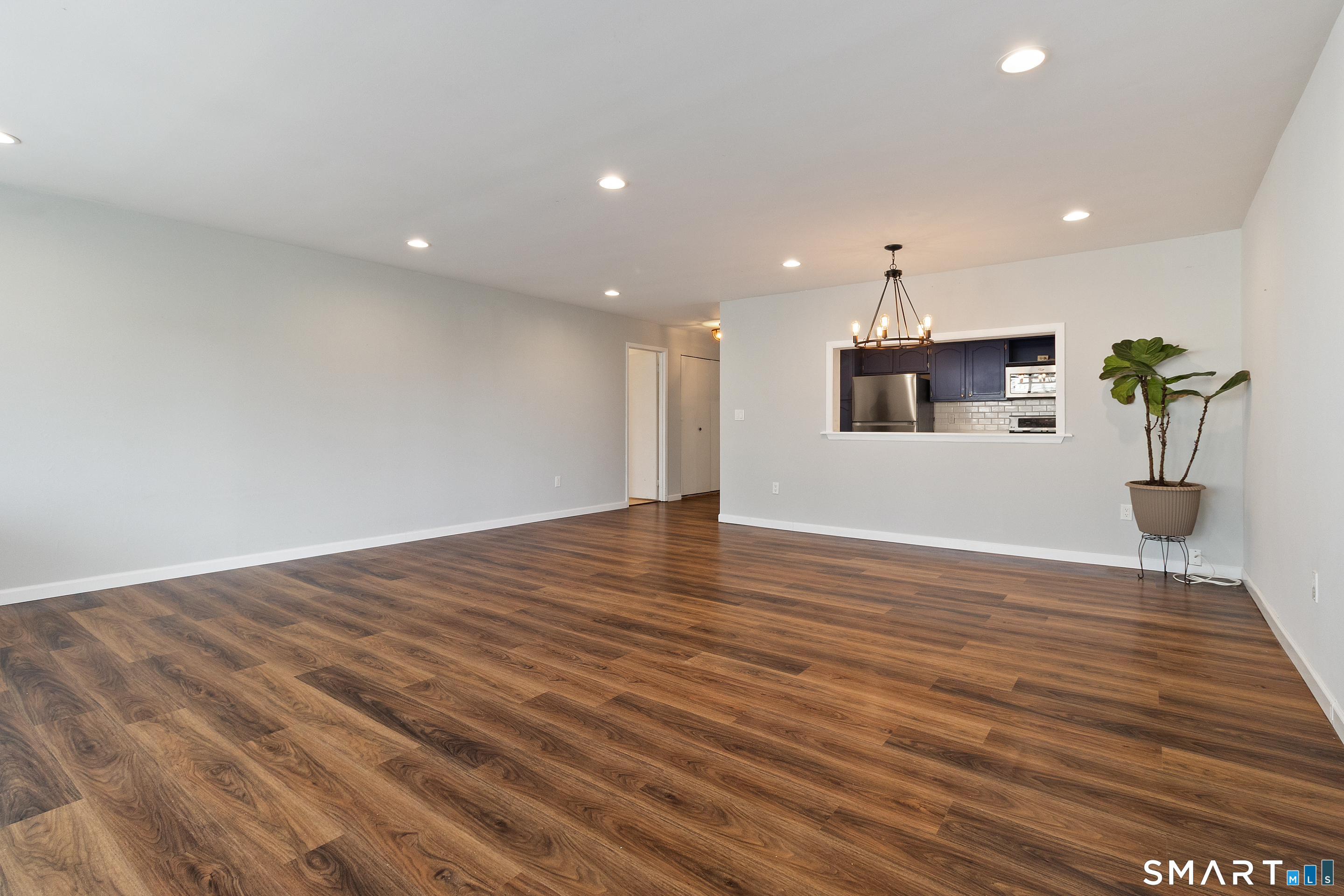 1460 Elm Street Unit: 220