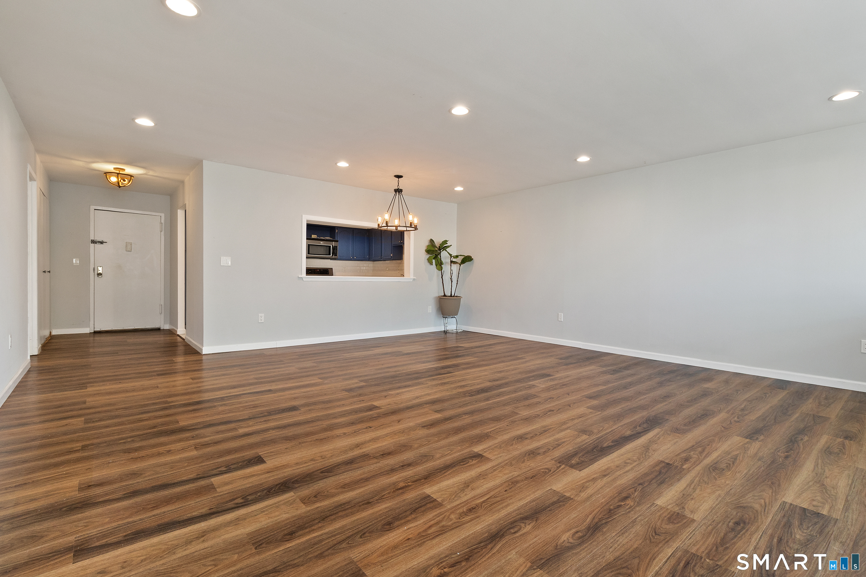 1460 Elm Street Unit: 220